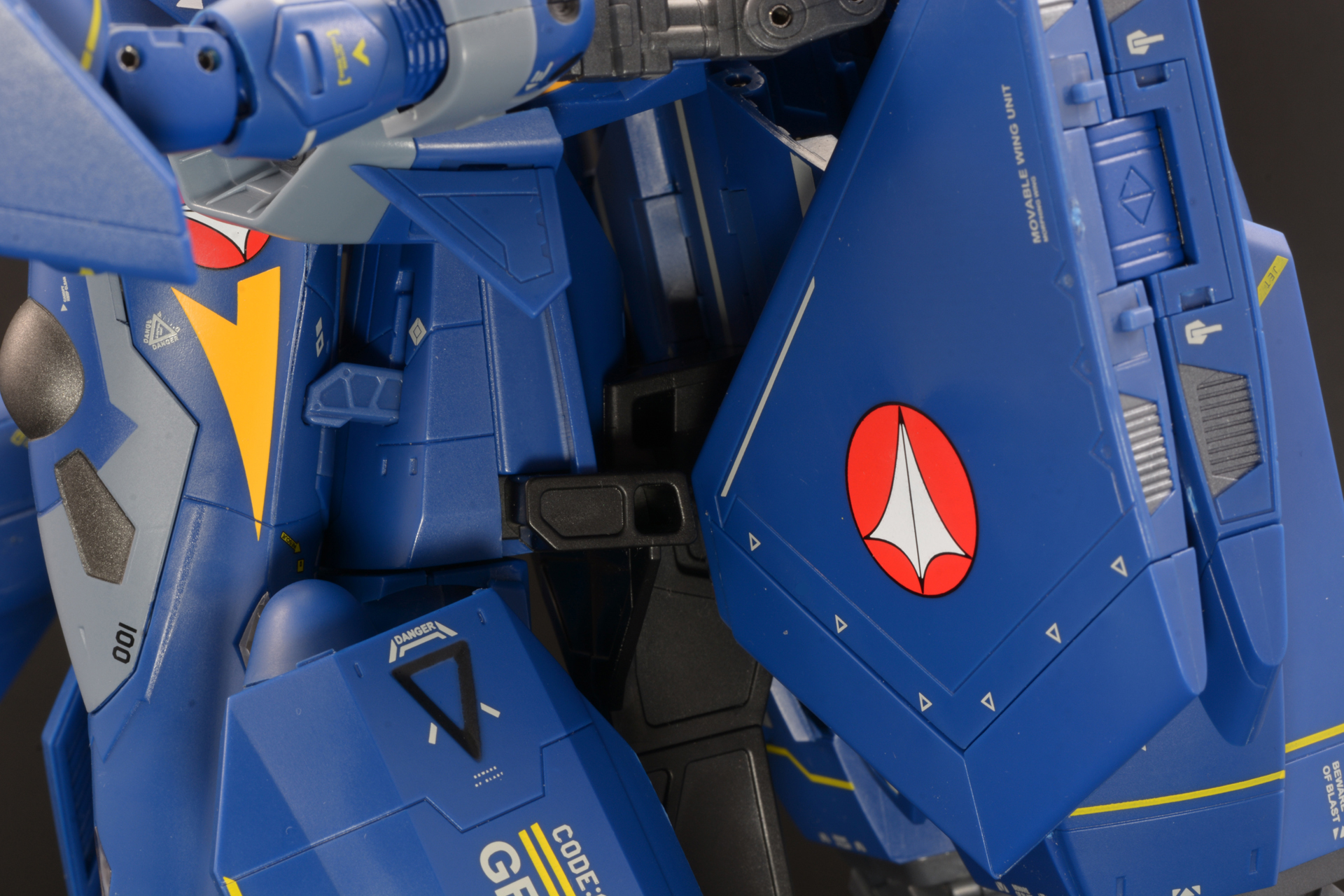 バトロイド用ジョイントをしっかり胴体側にはめる