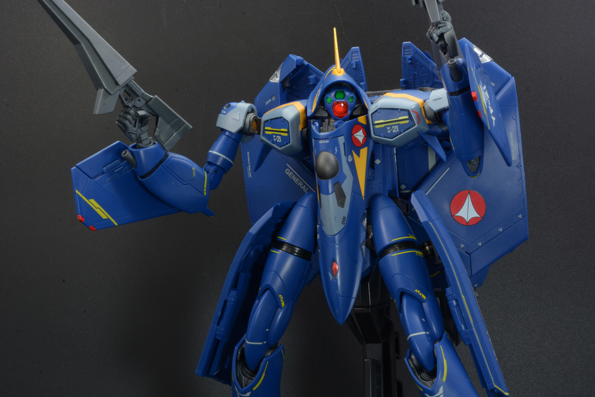 2丁のガンポッドを持っているためポーズの幅が広がる