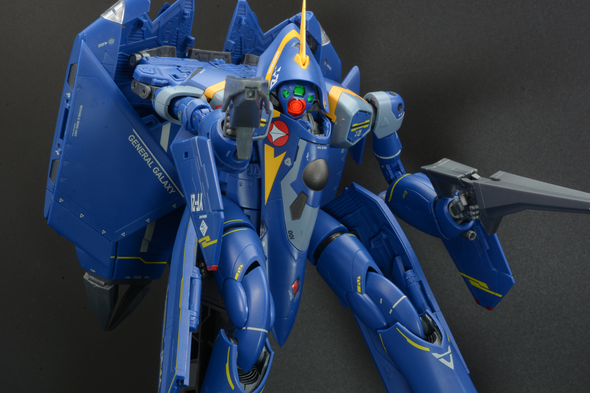 2丁のガンポッドを持っているためポーズの幅が広がる