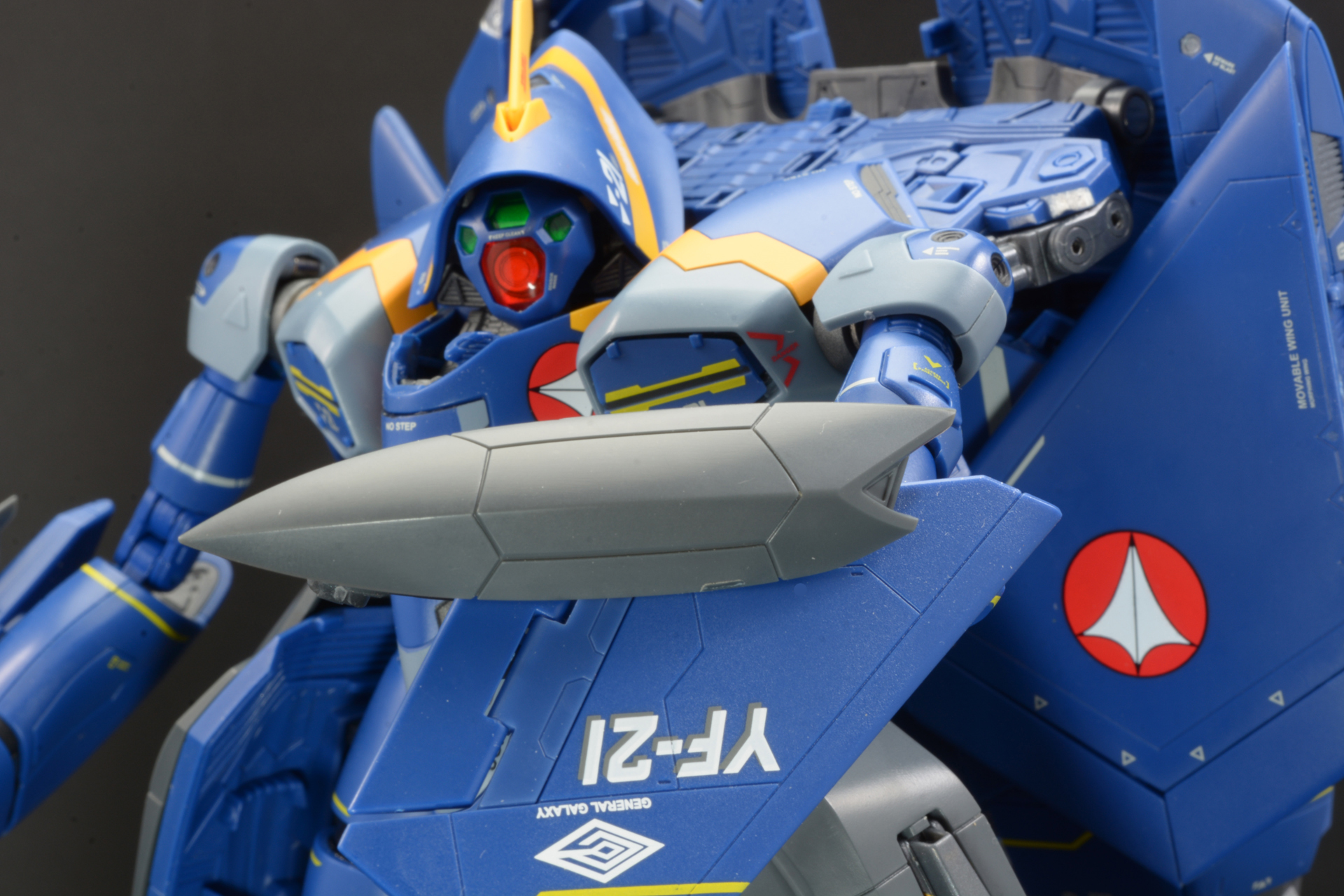 YF-21用のファストパックは小型で空力に影響が出ない形をしており、大気圏内でも使用可能だ