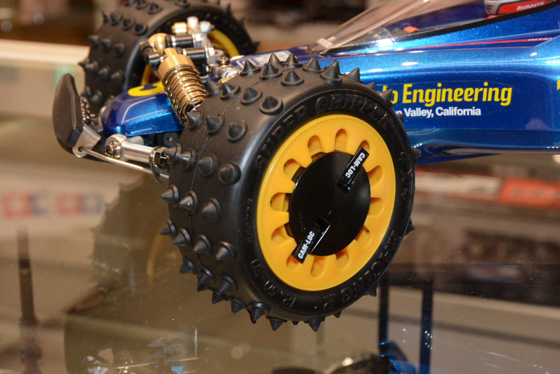 スパイクのついたタイヤも印象的だ