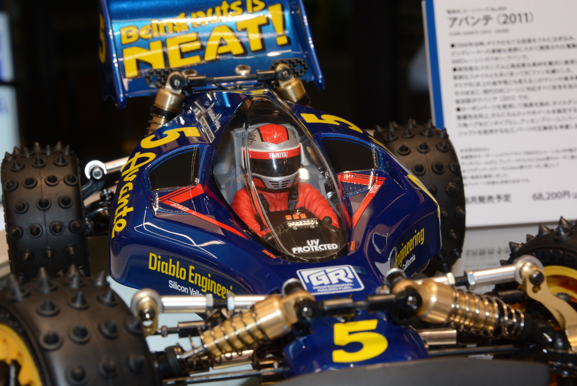 F1マシンを思わせるコクピット