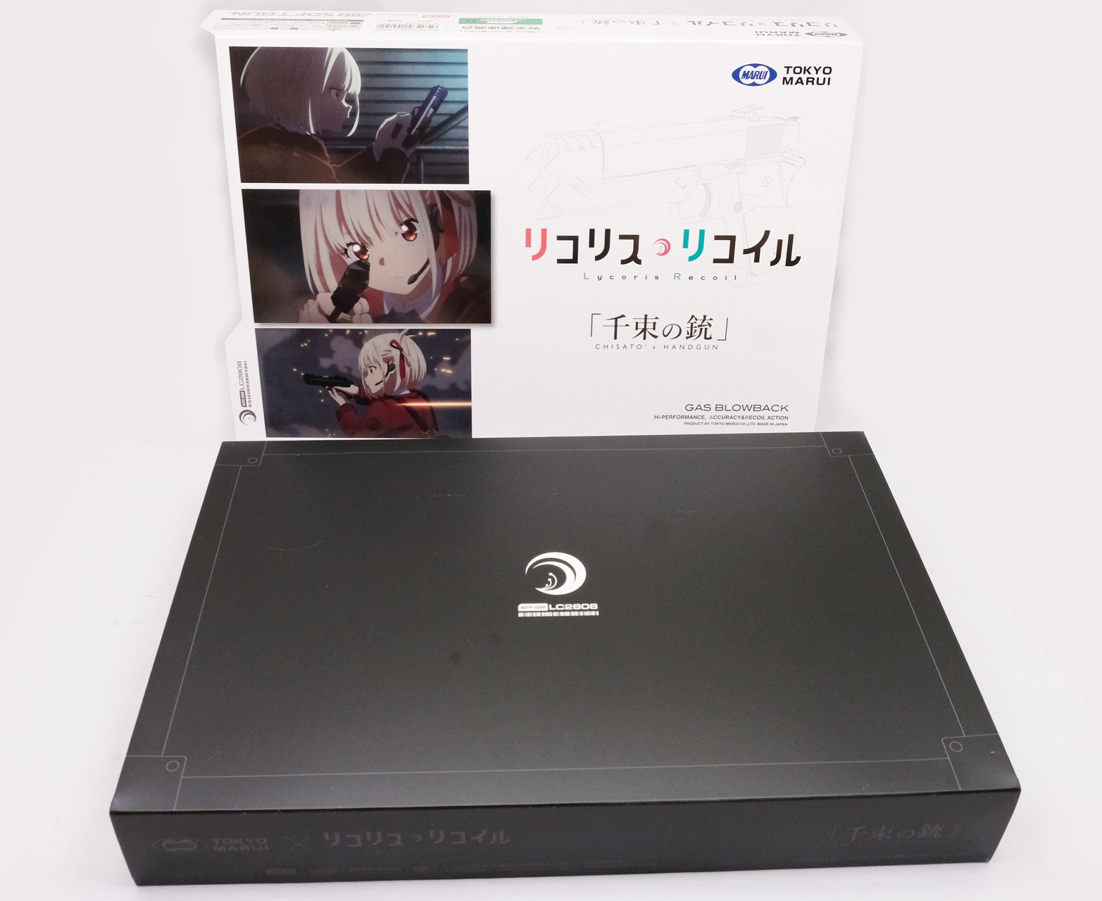 外箱は劇中のガンケースがモチーフ