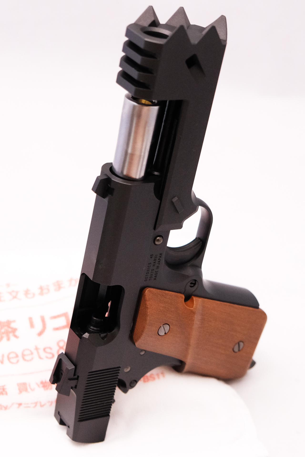 右側トリガー上に東京マルイの刻印がある