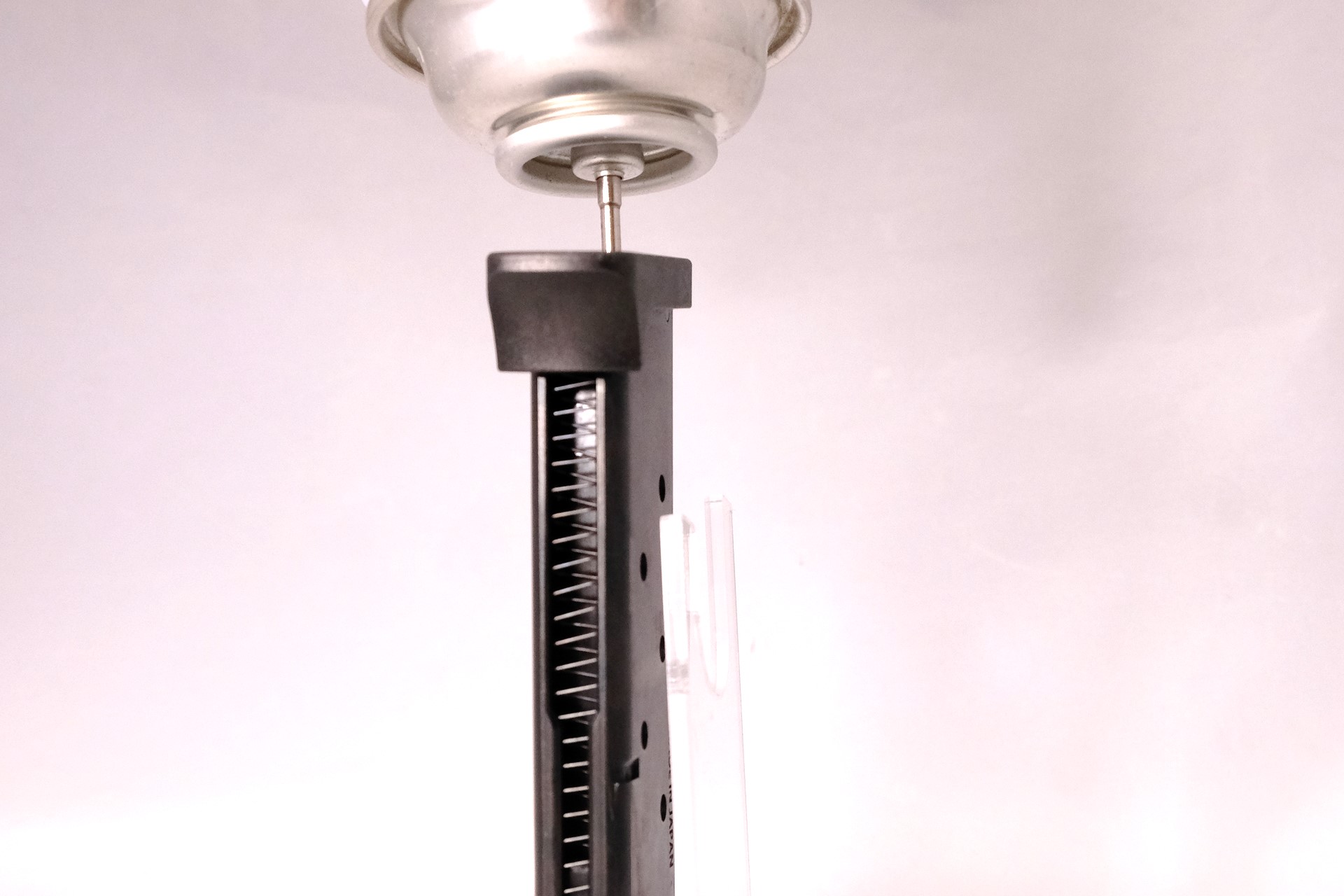 ガスは逆さに充填する