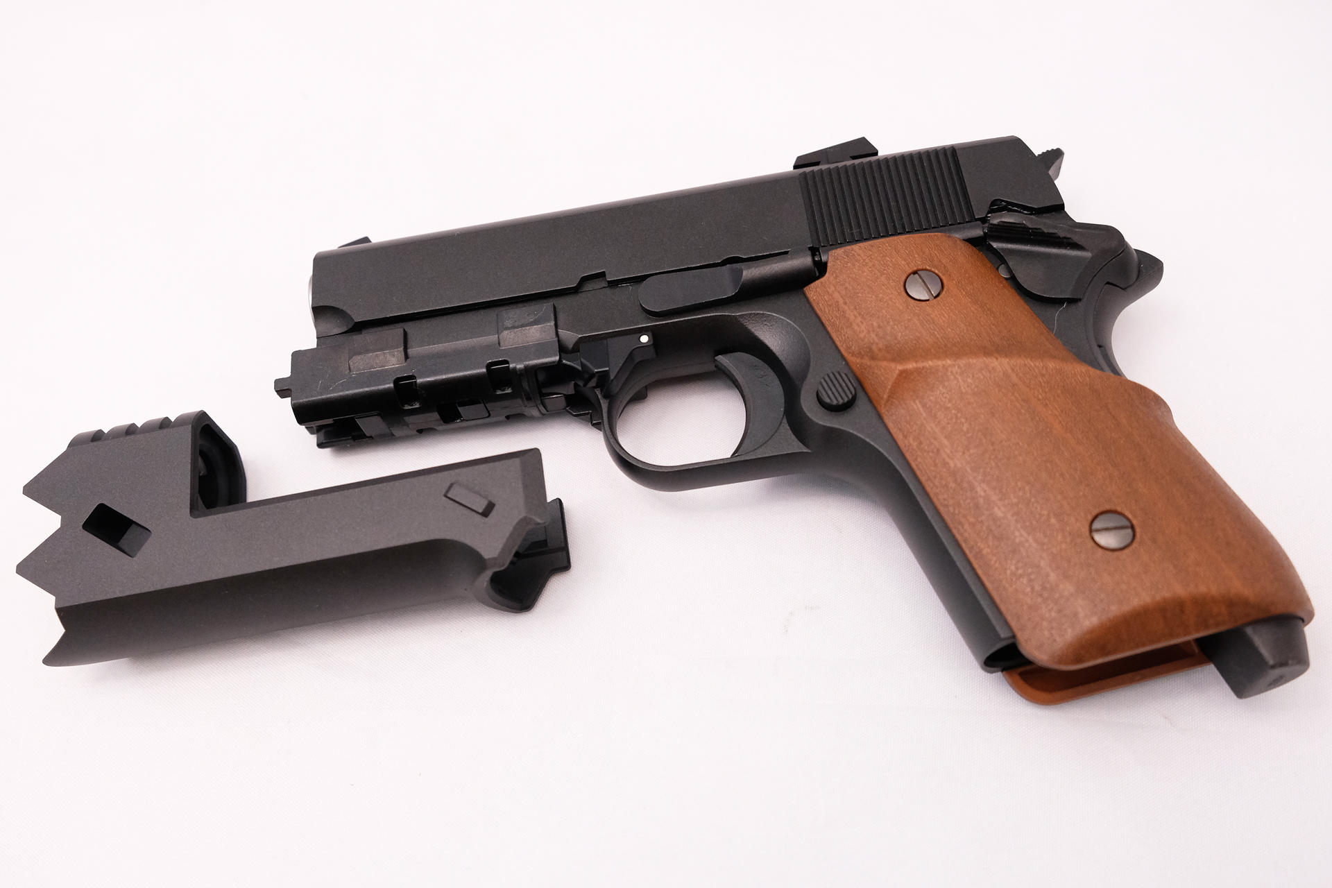 工具なしでコンペンセイタ－が外せる