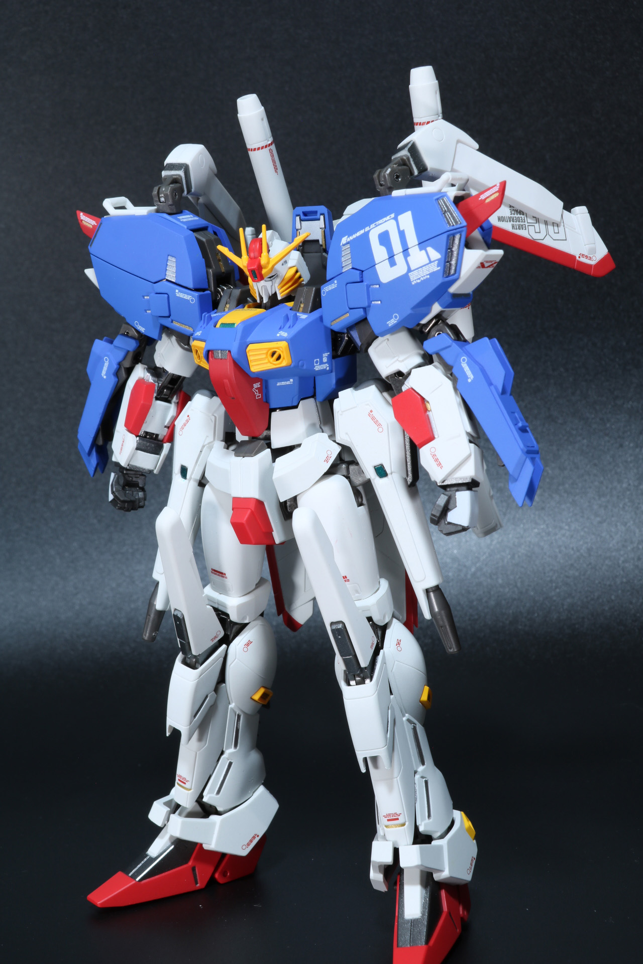 迫力ある造形を持ちつつもスマートな手足による美しいデザインが再現されている