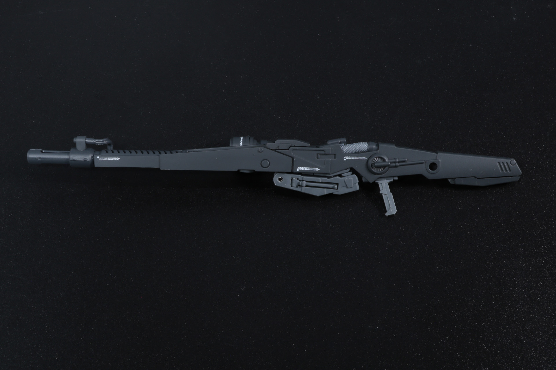 ビーム・スマートガン。ロングバレルの銃身を備えつつ、展開ギミックが詰め込まれている