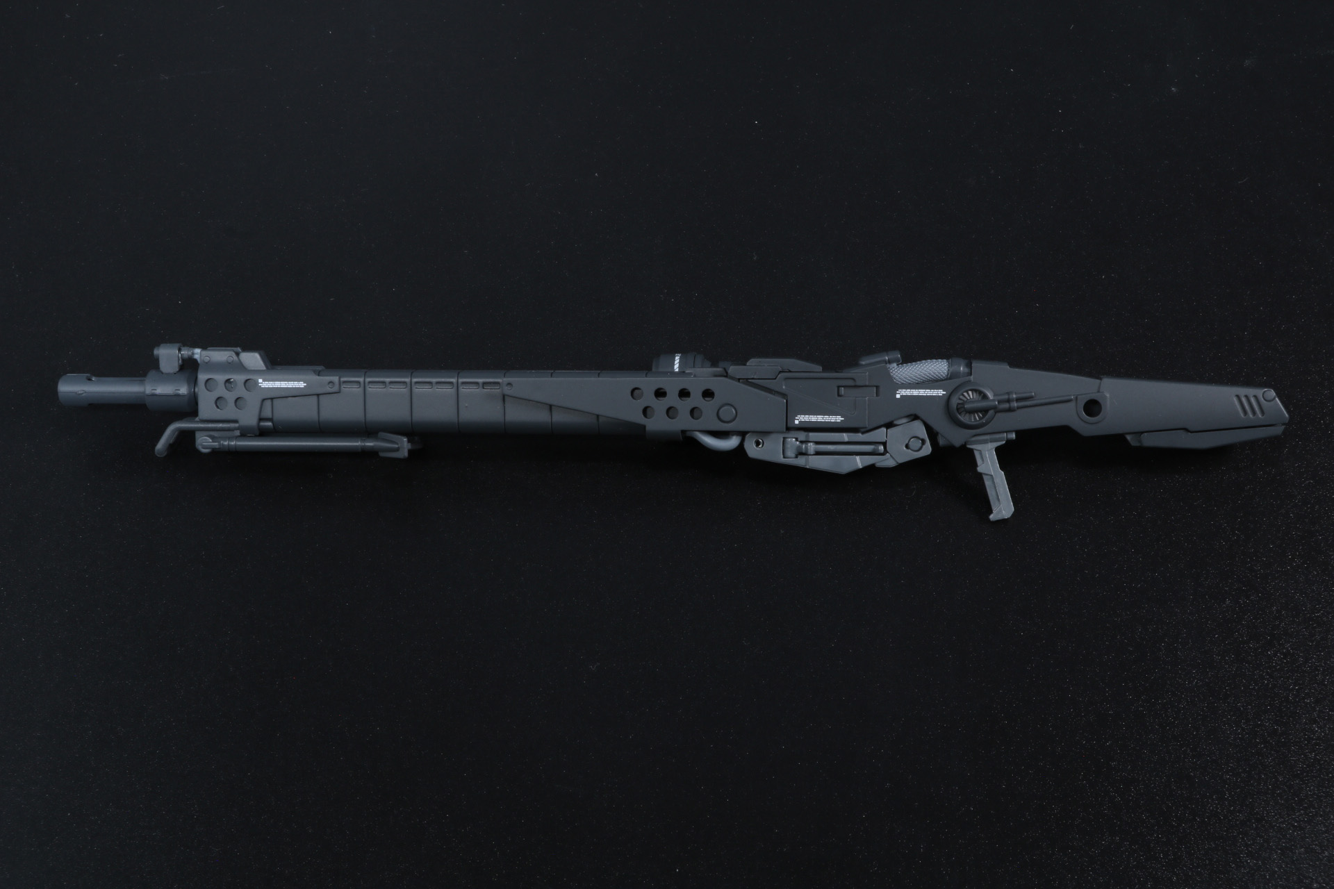 連射式ビーム・スマートガン。バレルがより重厚感あるデザインに変化し、アームをはじめとした展開ギミックを搭載