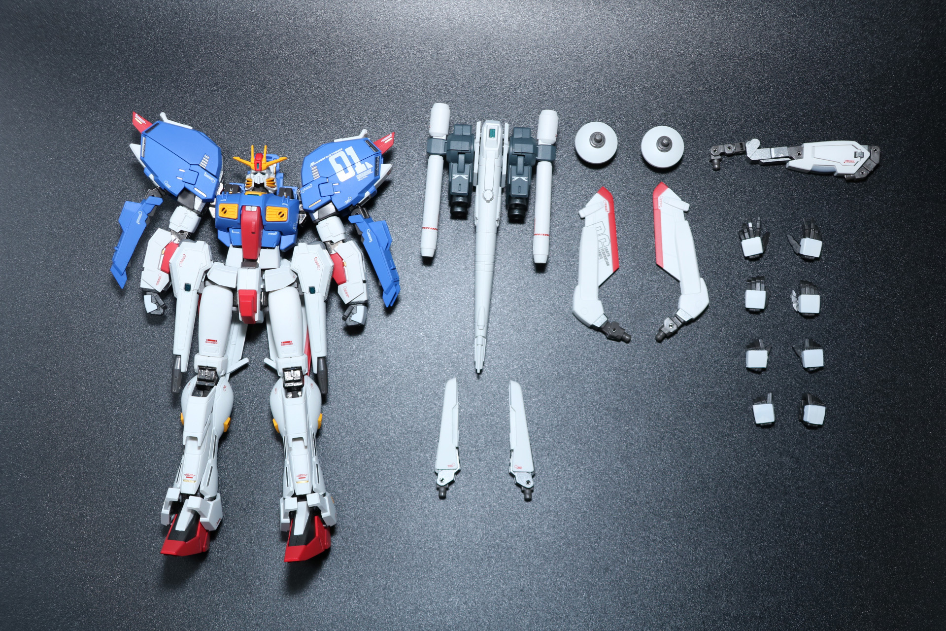 Sガンダム本体、バックパック、膝サーベルラック、肩主翼、腰サポート・ユニット、プロペラントタンク交換用ジョイント、各種手首パーツ