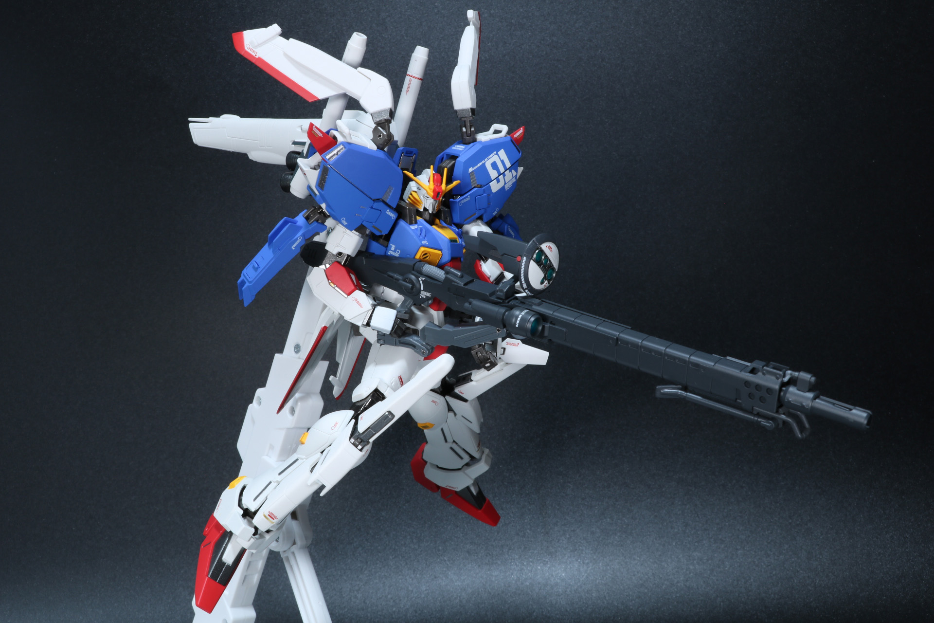 連射式ビーム・スマートガンを持たせた状態