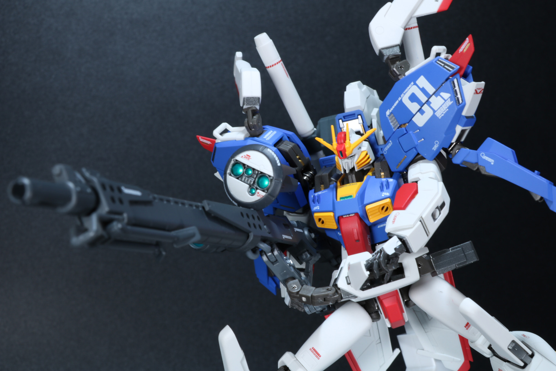 腰サポート・ユニットに接続して高出力による遠距離射撃