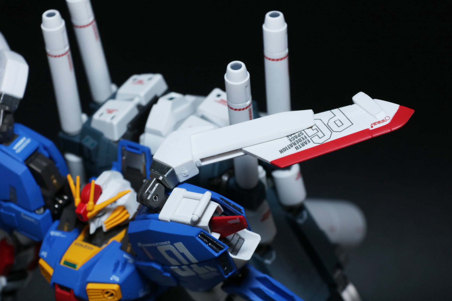 肩の主翼パーツの翼パーツの位置を調整