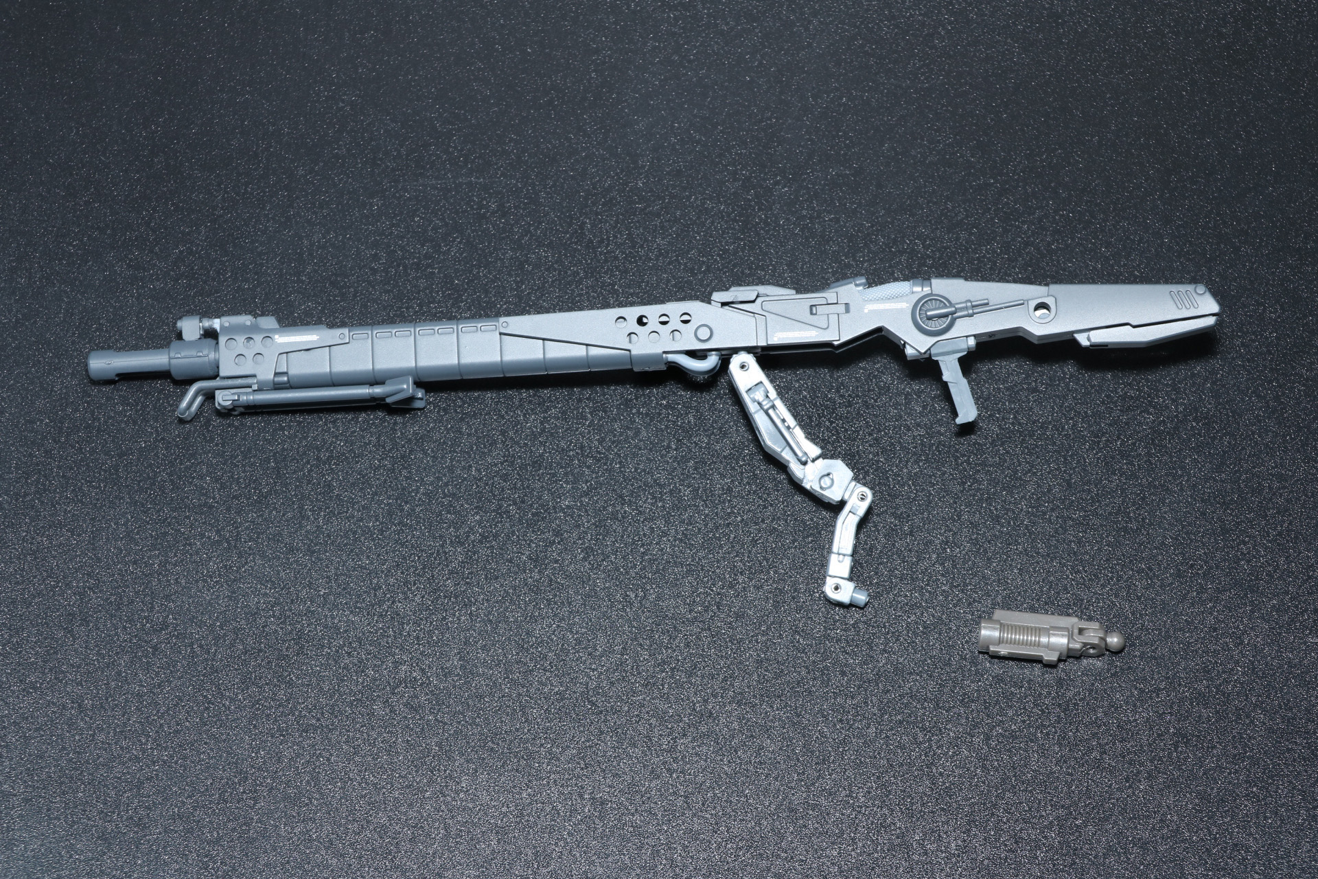 連射式ビーム・スマートガンはアーム部分にビーム・スマートガンクランクパーツを合わせ、腰のブースター・ユニットに接続する