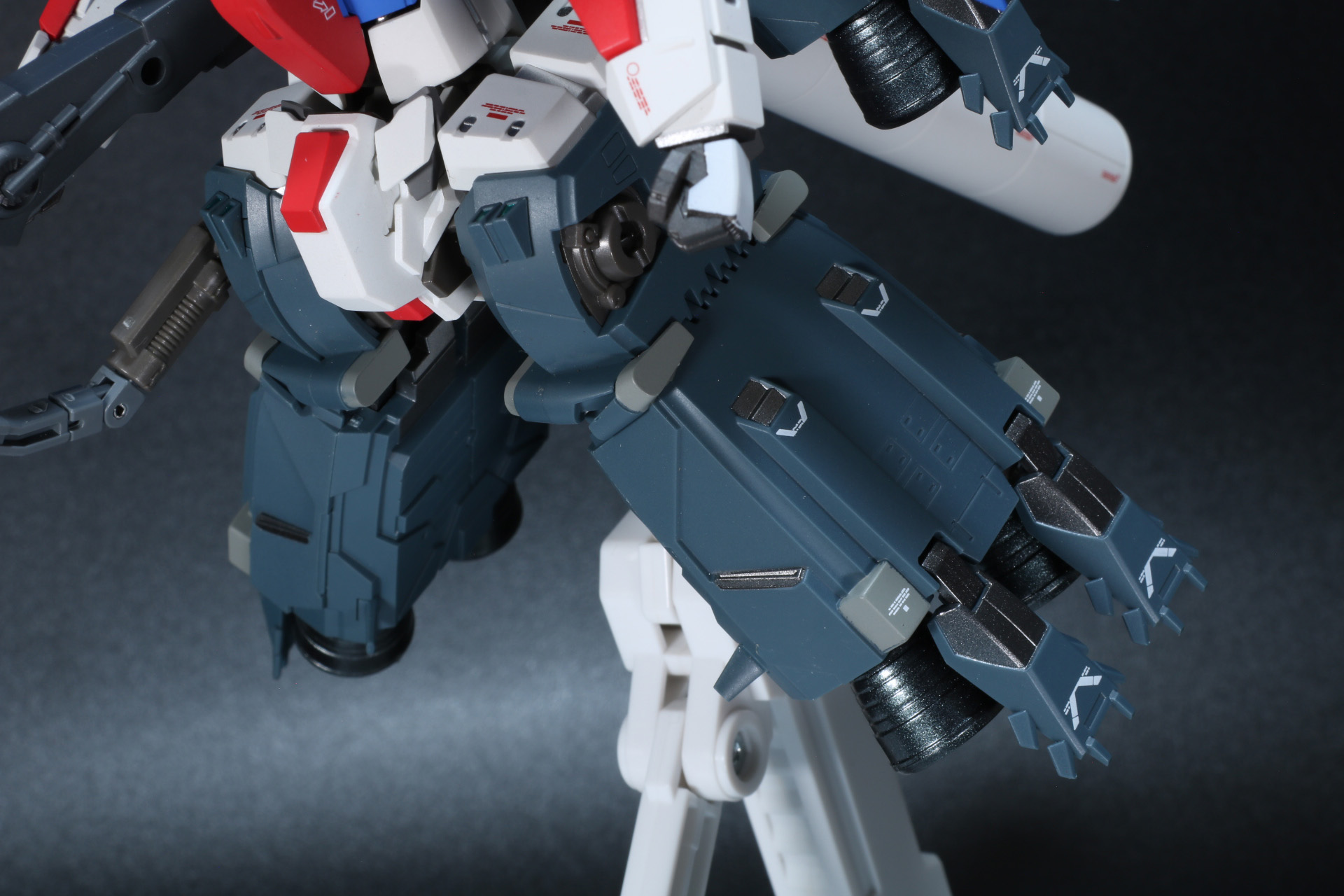 ブースター・ユニットは左右への展開、ノズルカバーの位置調整が可能