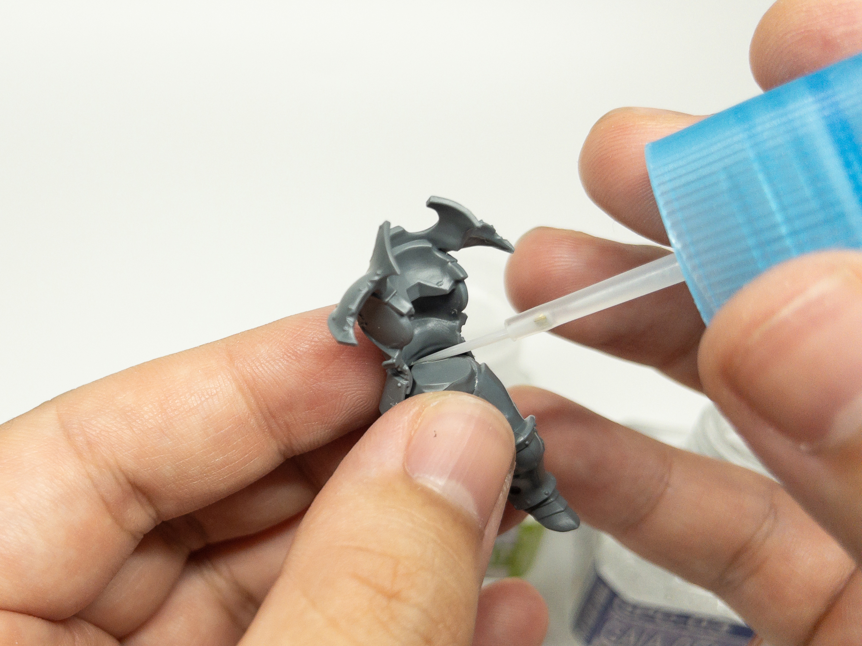 嵌合面を押さえられるものは「GPC-03」を流し込む