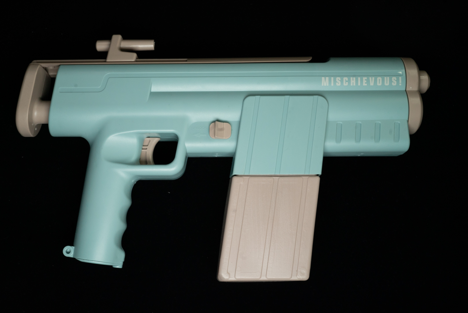 サブマシンガン風のフォルムがカッコイイ