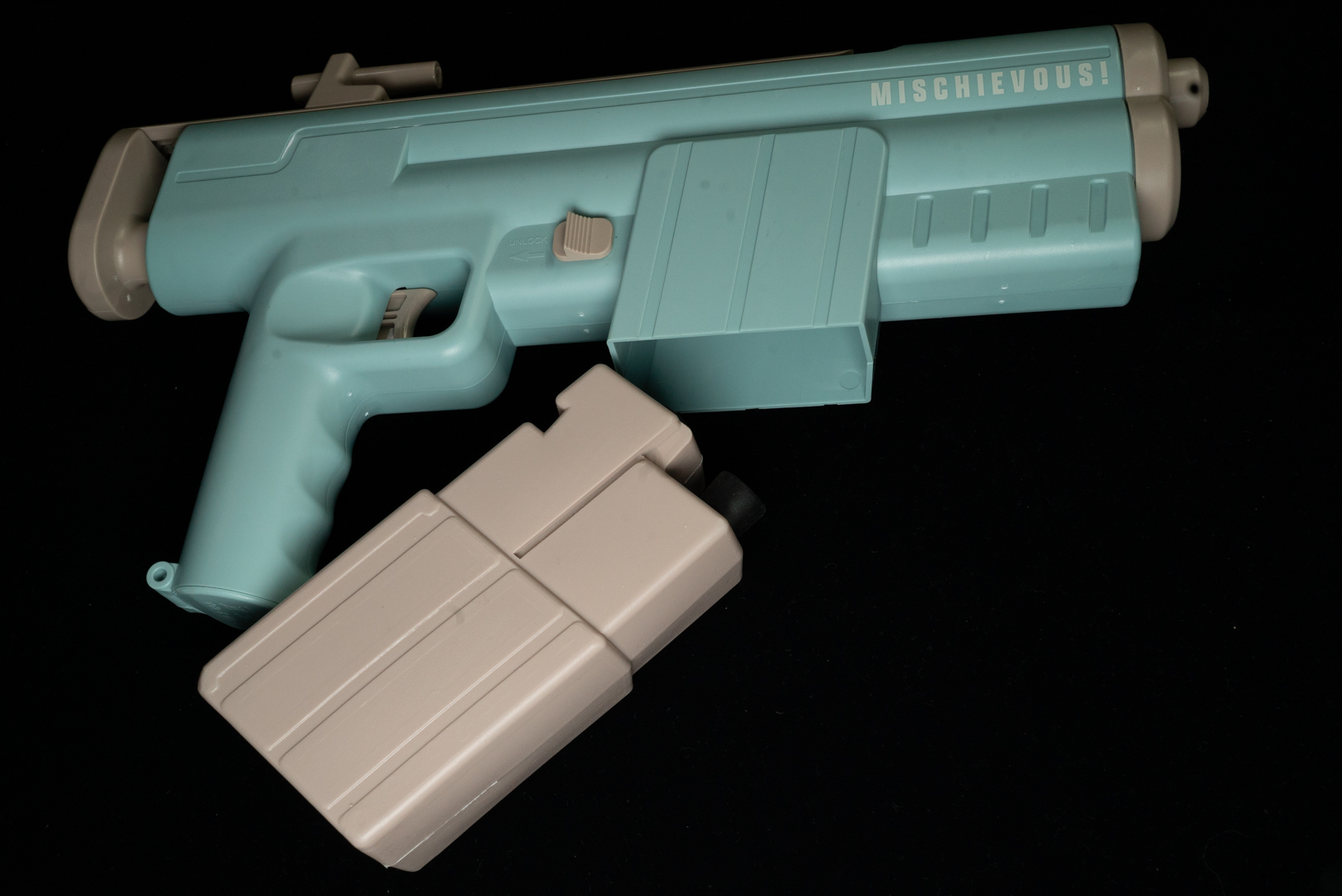 給水はマガジンで行うので、マガジンが別売りされたら欲しいところ