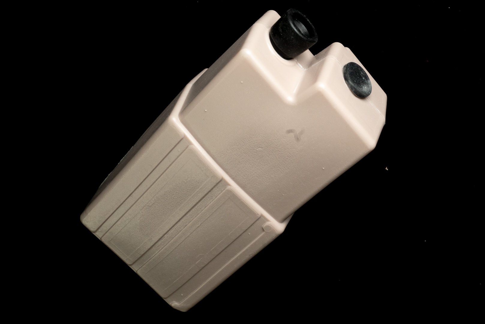 給水用のマガジンは給水口に蓋がないので、逆さにすると水が零れるので注意！