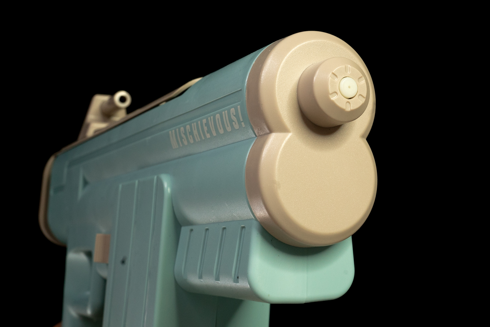 発射口はシンプルなタイプ。穴を加工したらもっと多く出るかな？