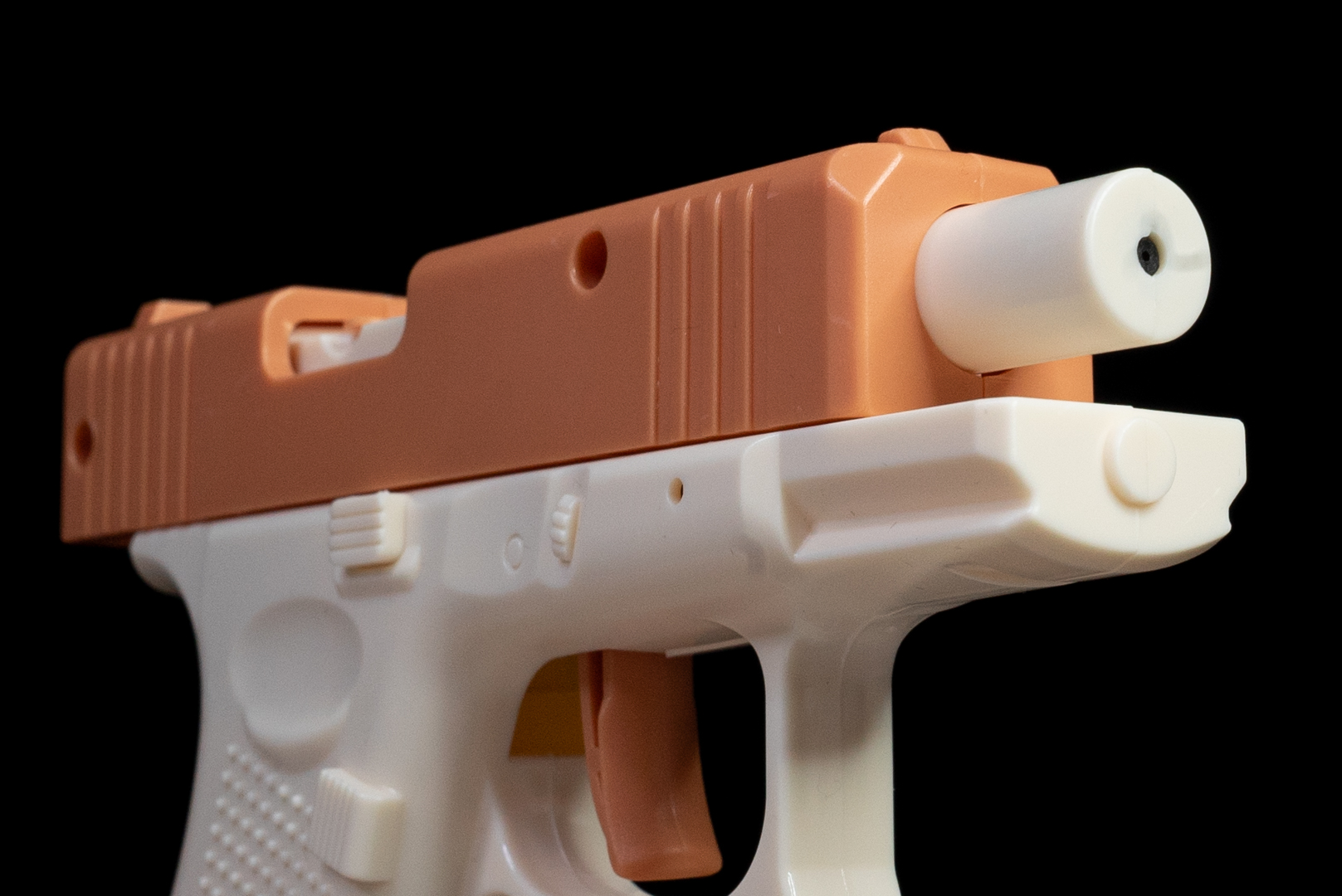 発射口は小さいがバレル部分は大きいので改造の余地があるかも？