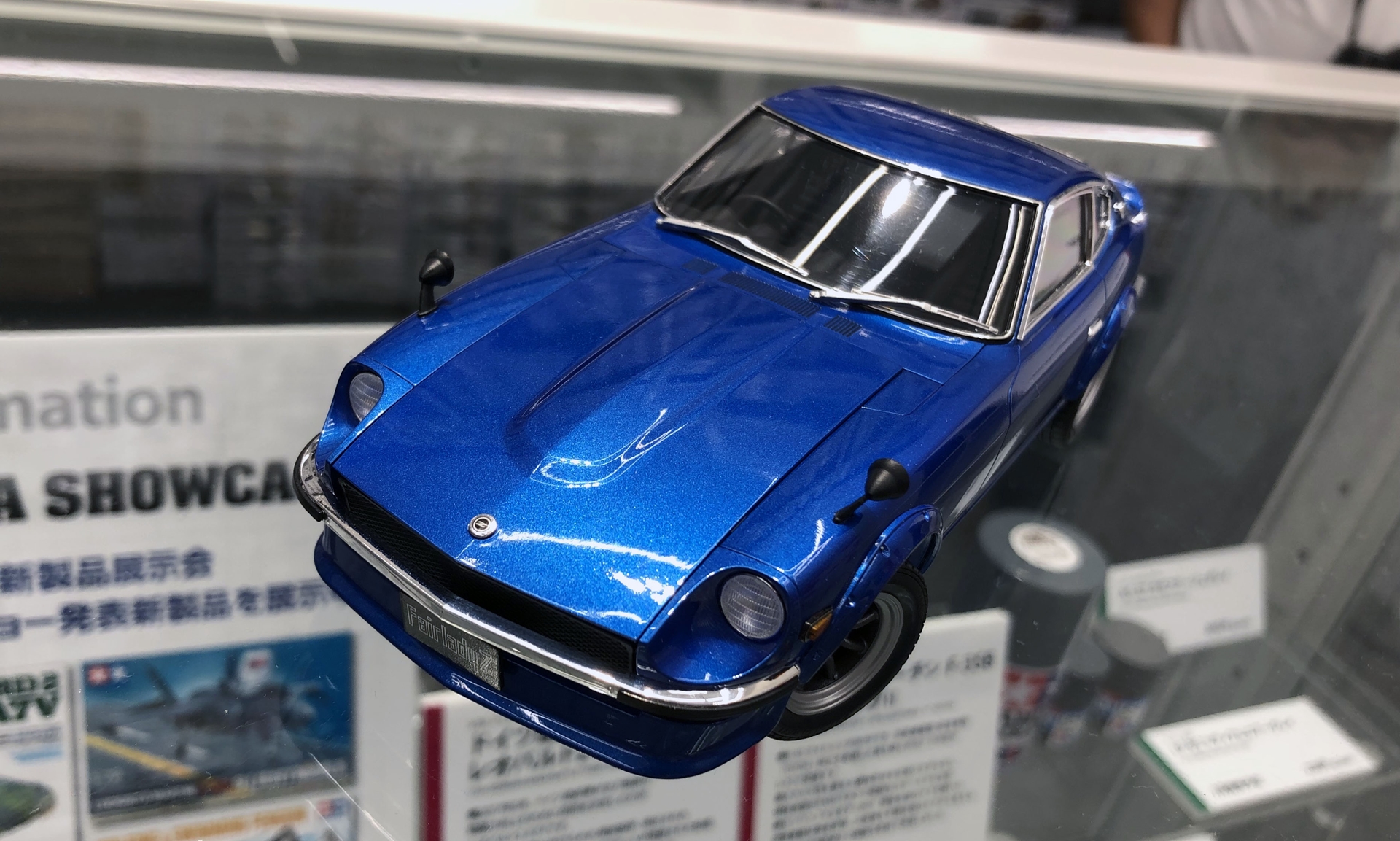 Gノーズとはまた違うショートノーズのスタイリッシュさとメッキパーツのバンパーとZのエンブレムが映えて実に美しい