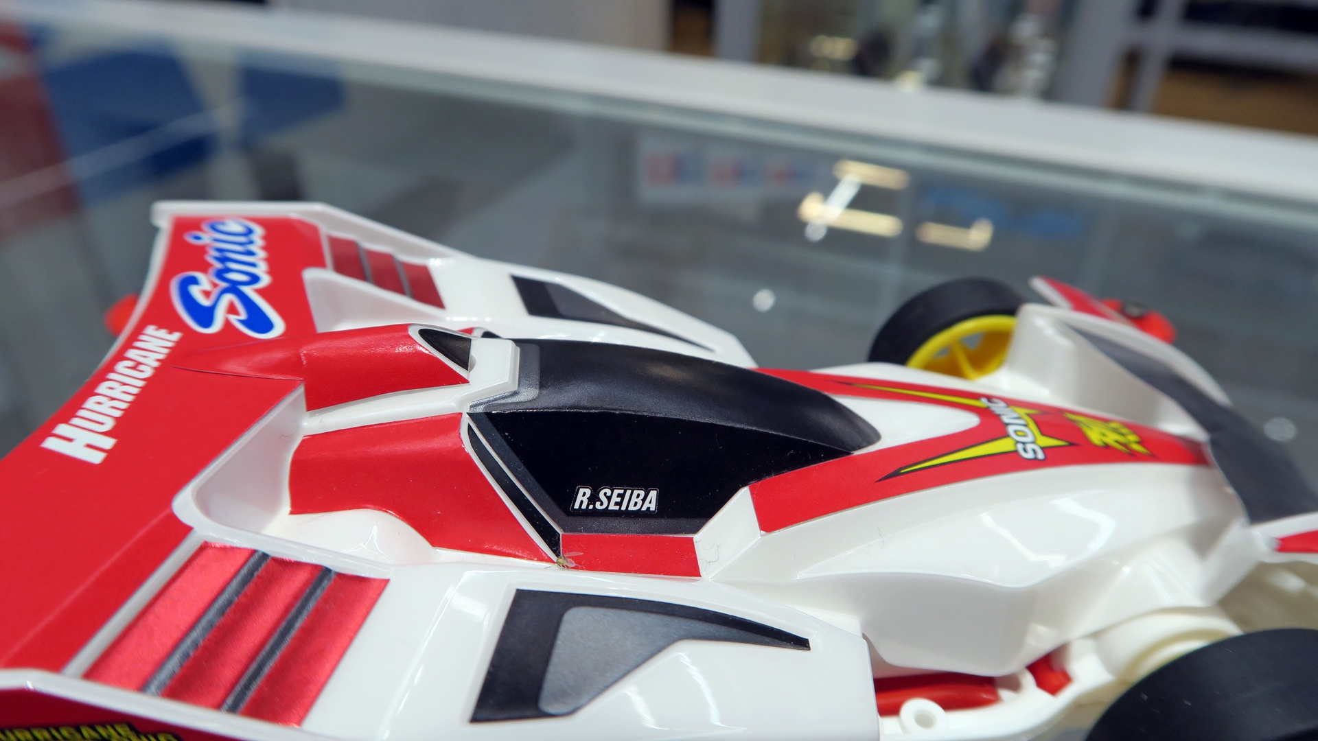 コックピットには星馬烈の名前「R.SEIBA」の文字