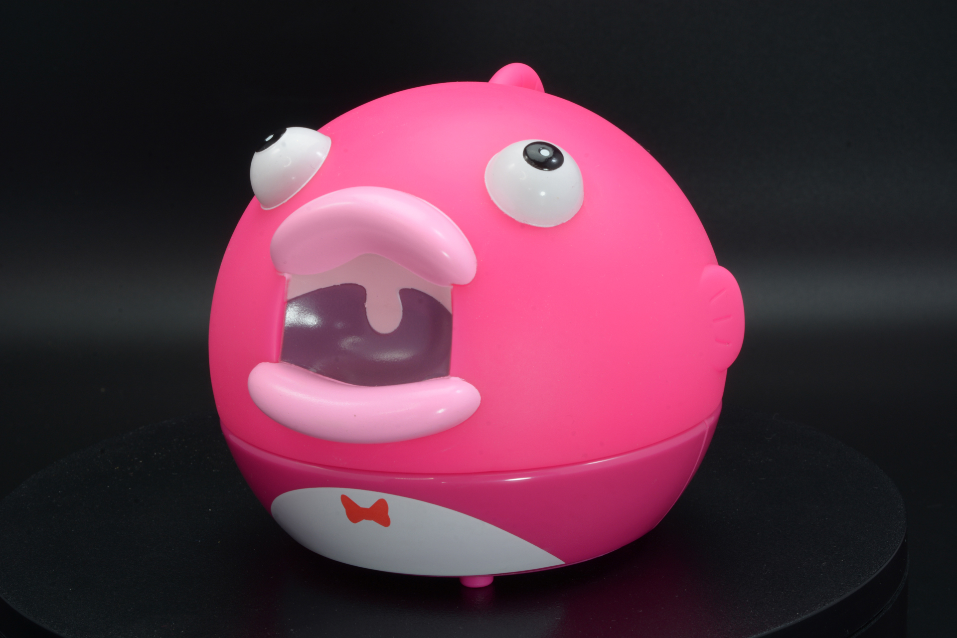 「にぎって！プクミー」は青い「ブルーノ」と、ピンクの「ピンキー」の2種が同時発売。ピンキーは可愛らしい声になっている