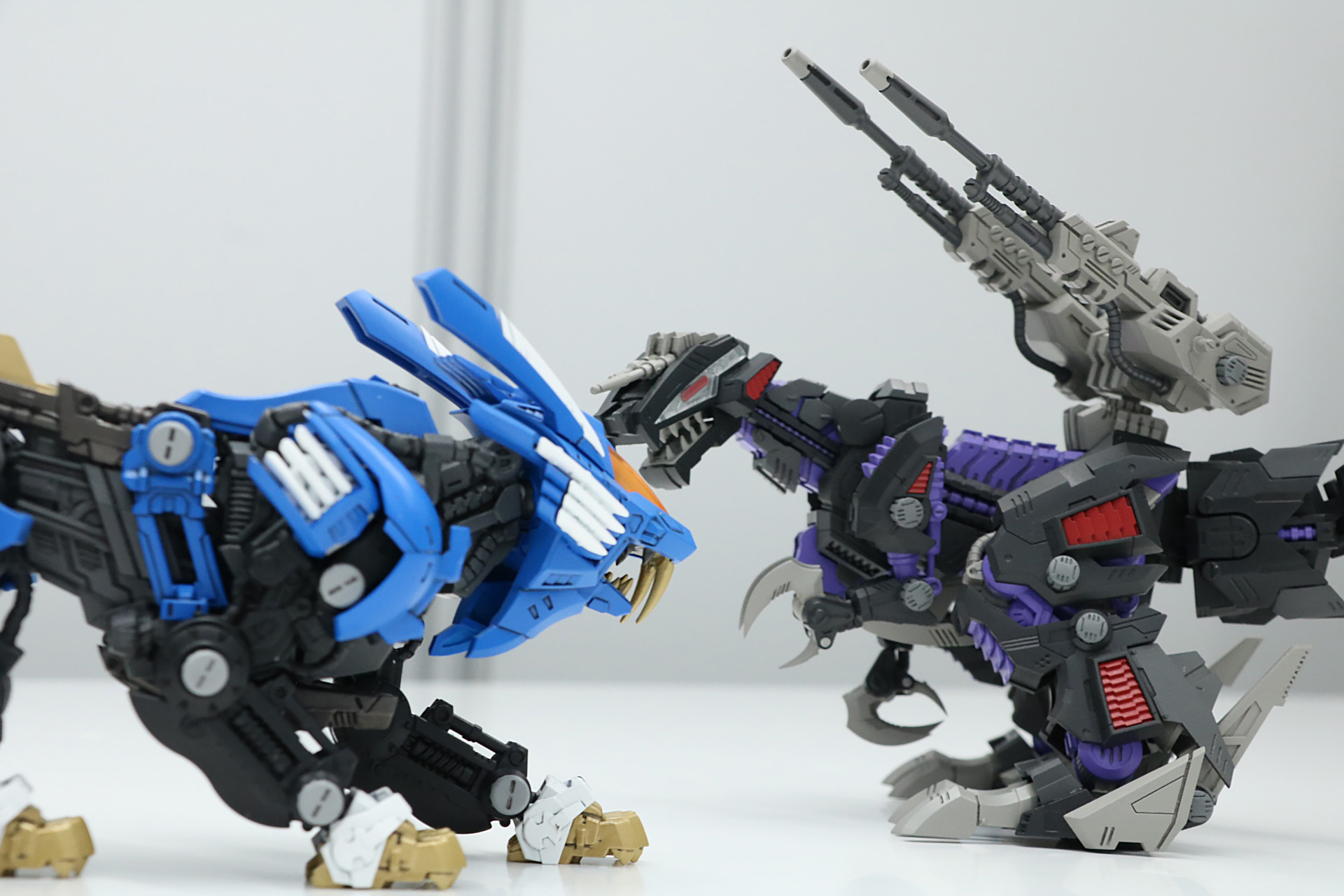 コンパクトサイズながら作りこまれたディテールで並べて飾っても臨場感あるものに