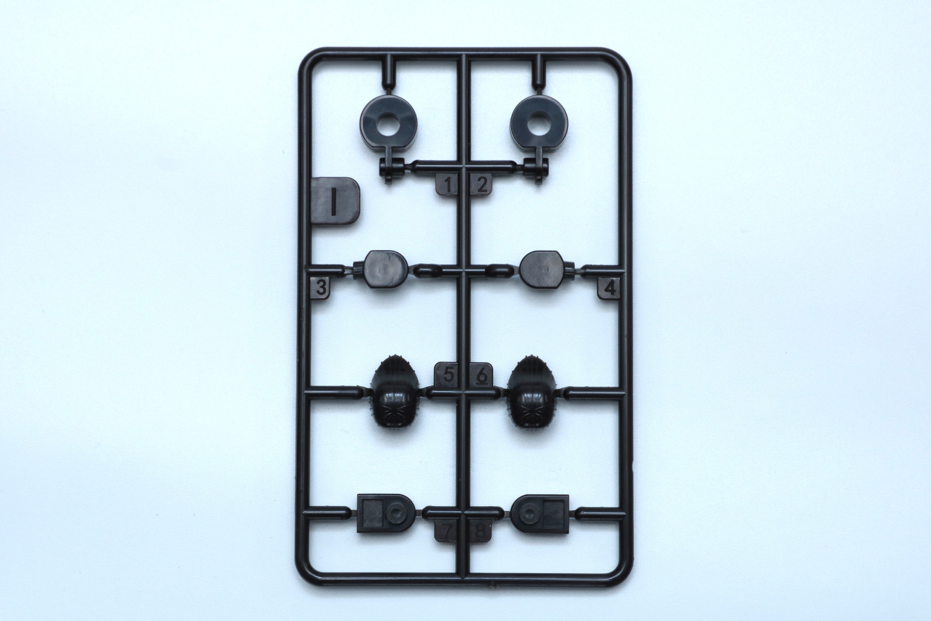 Iパーツ。こちらもブラウンの成型色