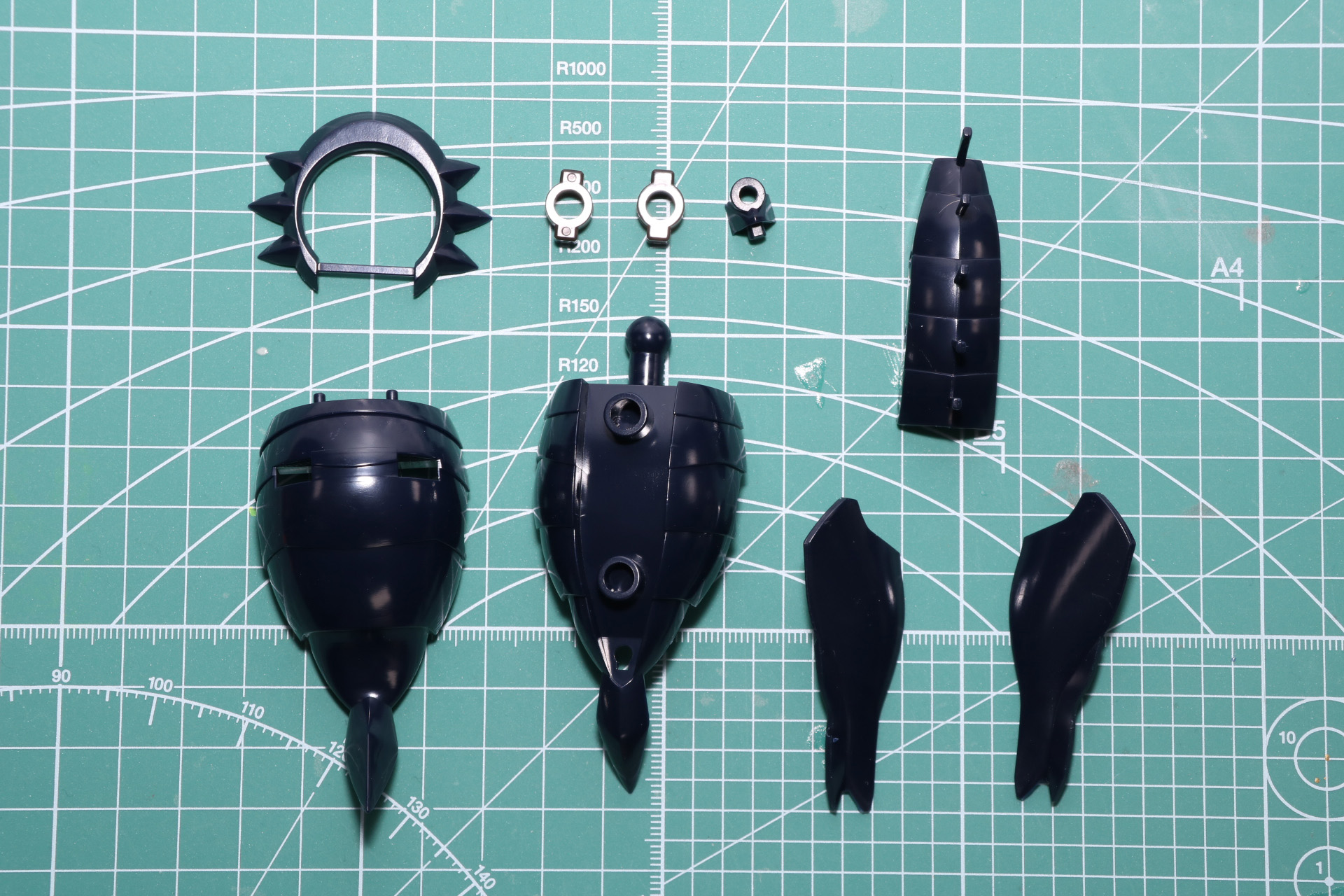 腰部パーツの組み立て