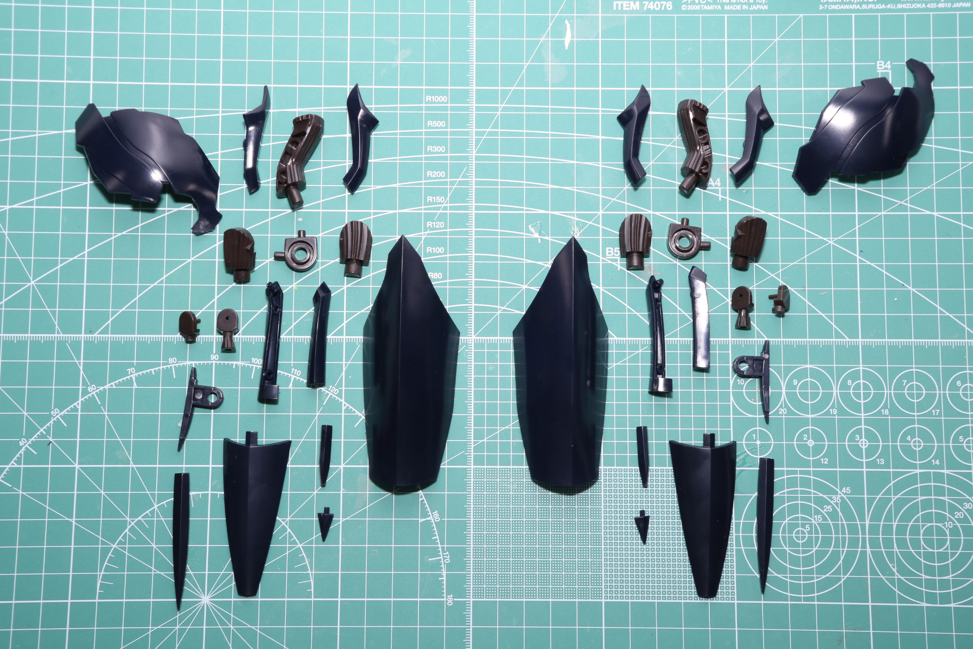 腕部パーツの組み立て