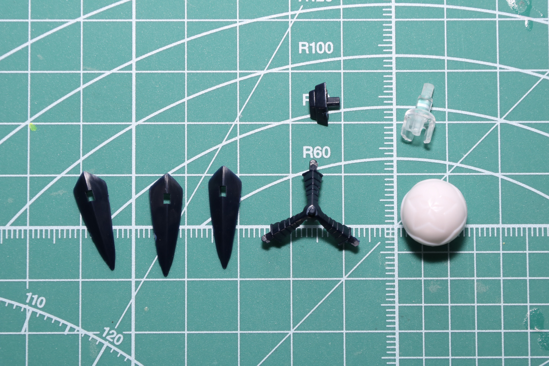 「ジアース」の腕部先端部を展開し、敵のコックピットを持った状態が再現できる