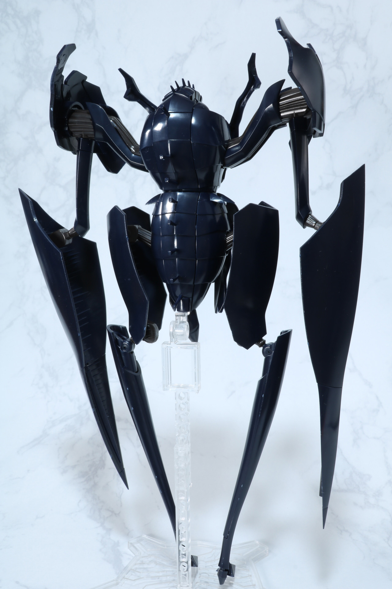 後ろ姿も存在感ある造形