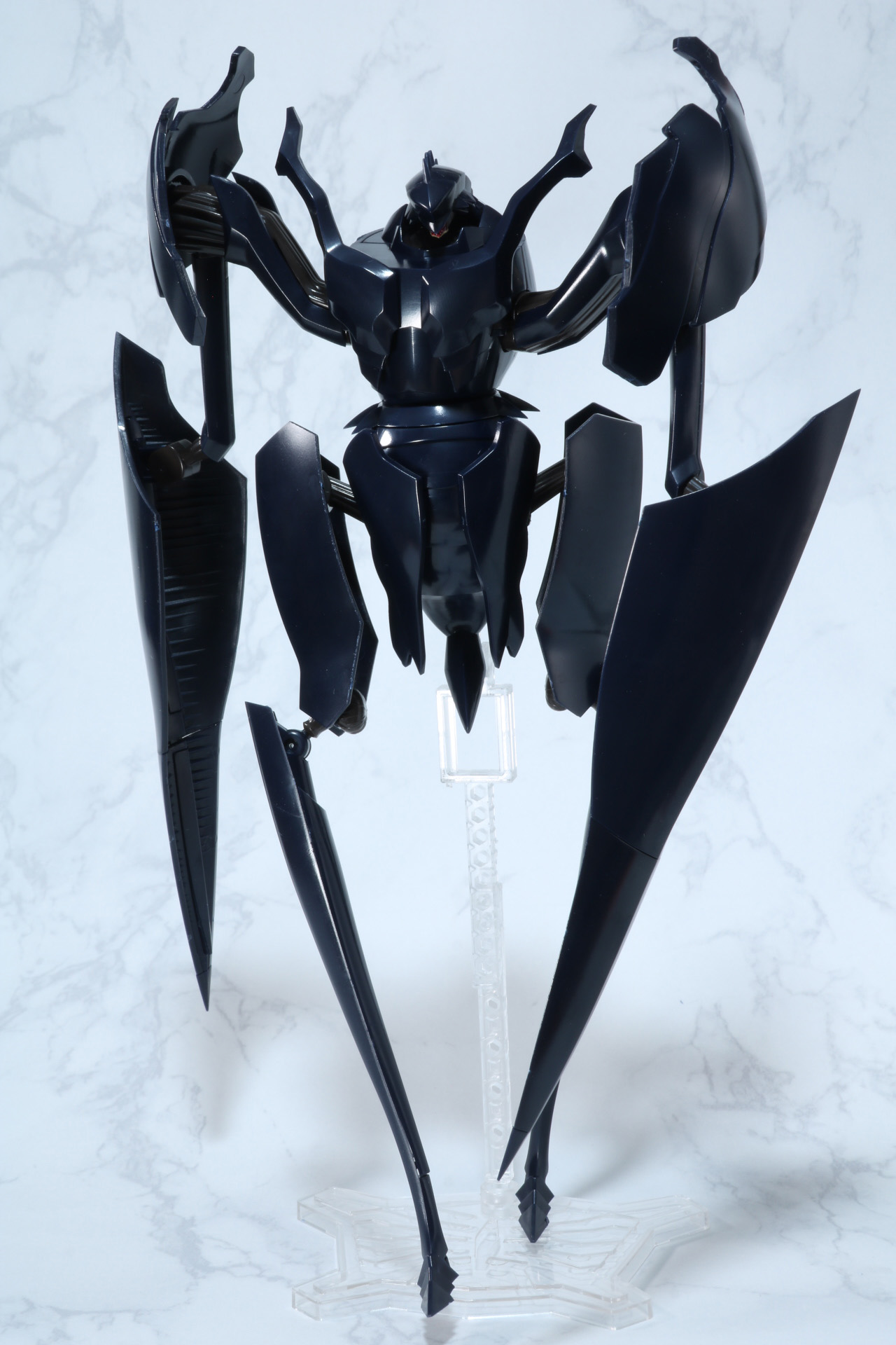 巨大で重々しく歩く姿