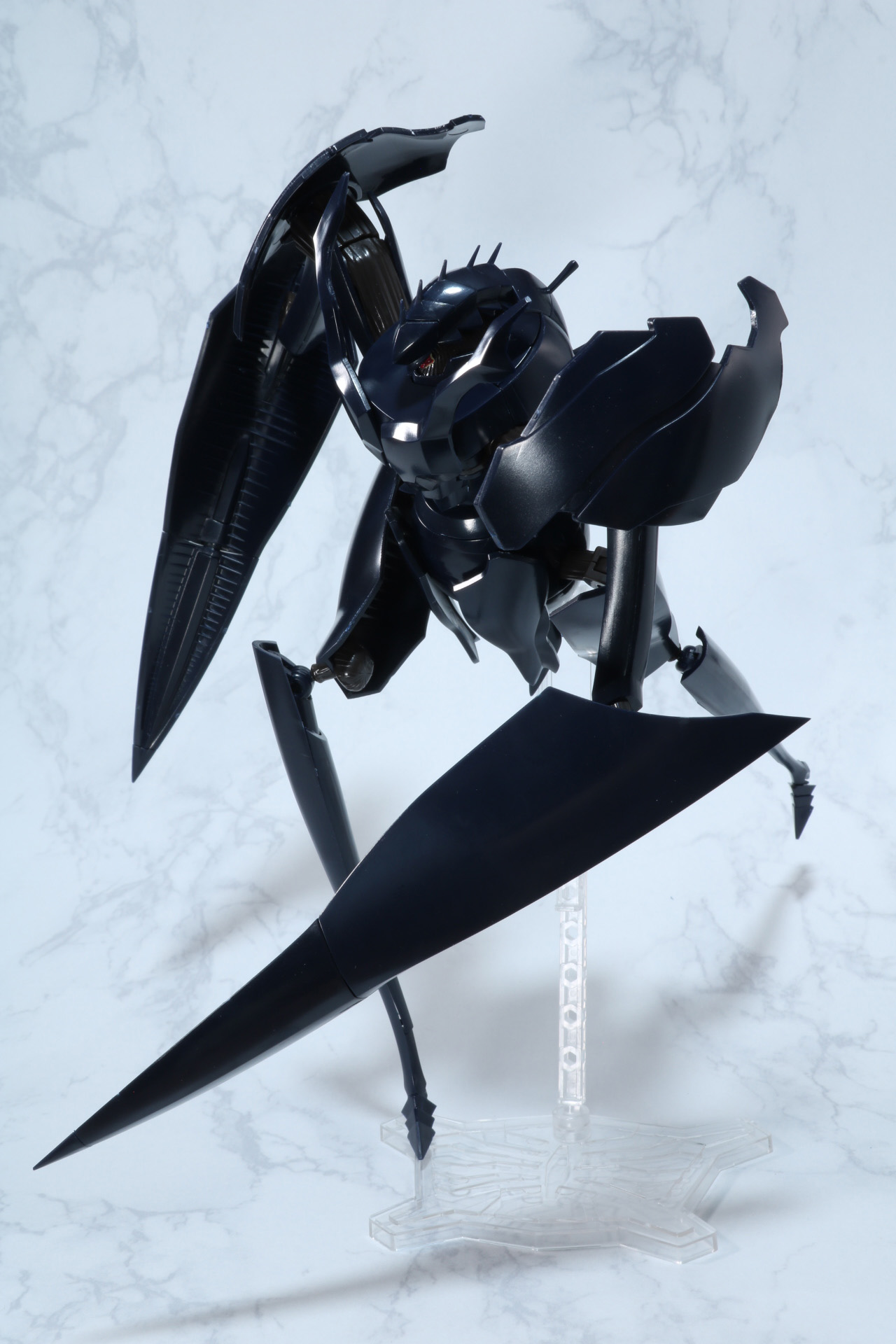 前のめりに突進していく