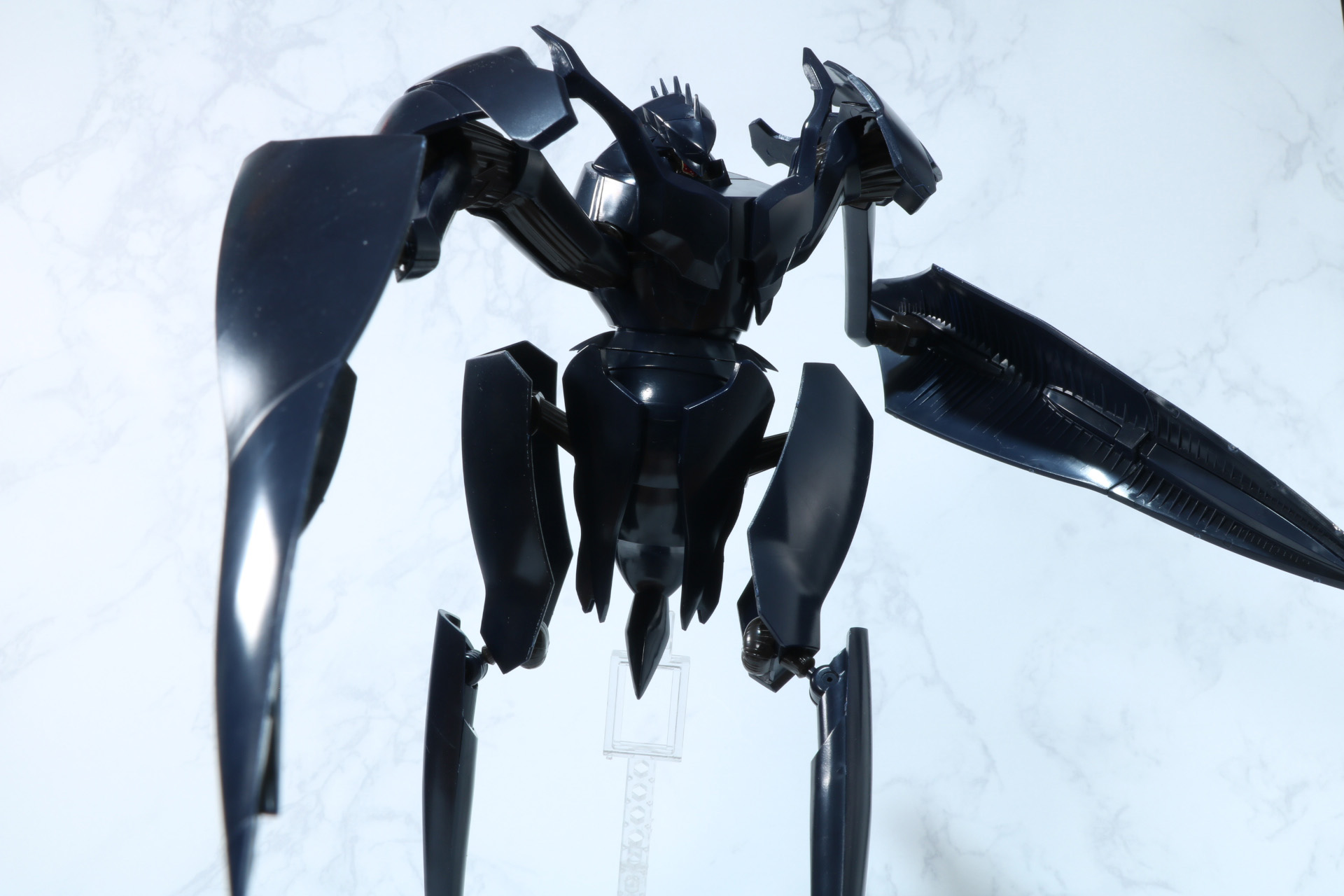 敵コックピットを手にした印象的なシーン