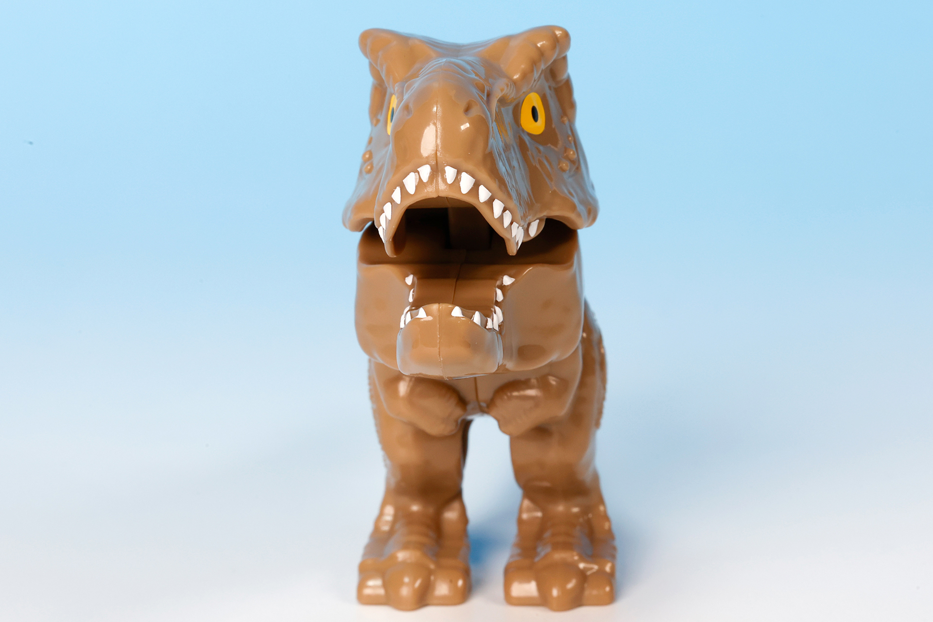 T-レックスの鋭い顎が！