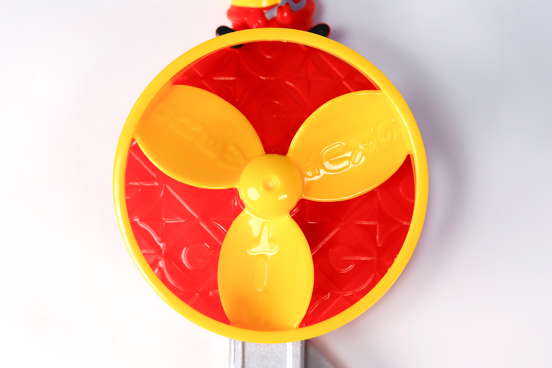 かなり大きめのプロペラが付けられている