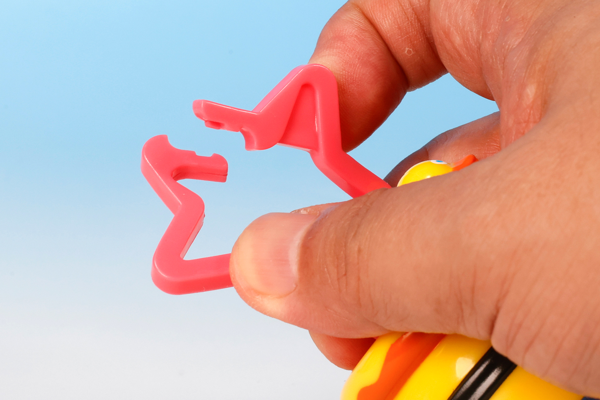 キーリングは指で広げることができる