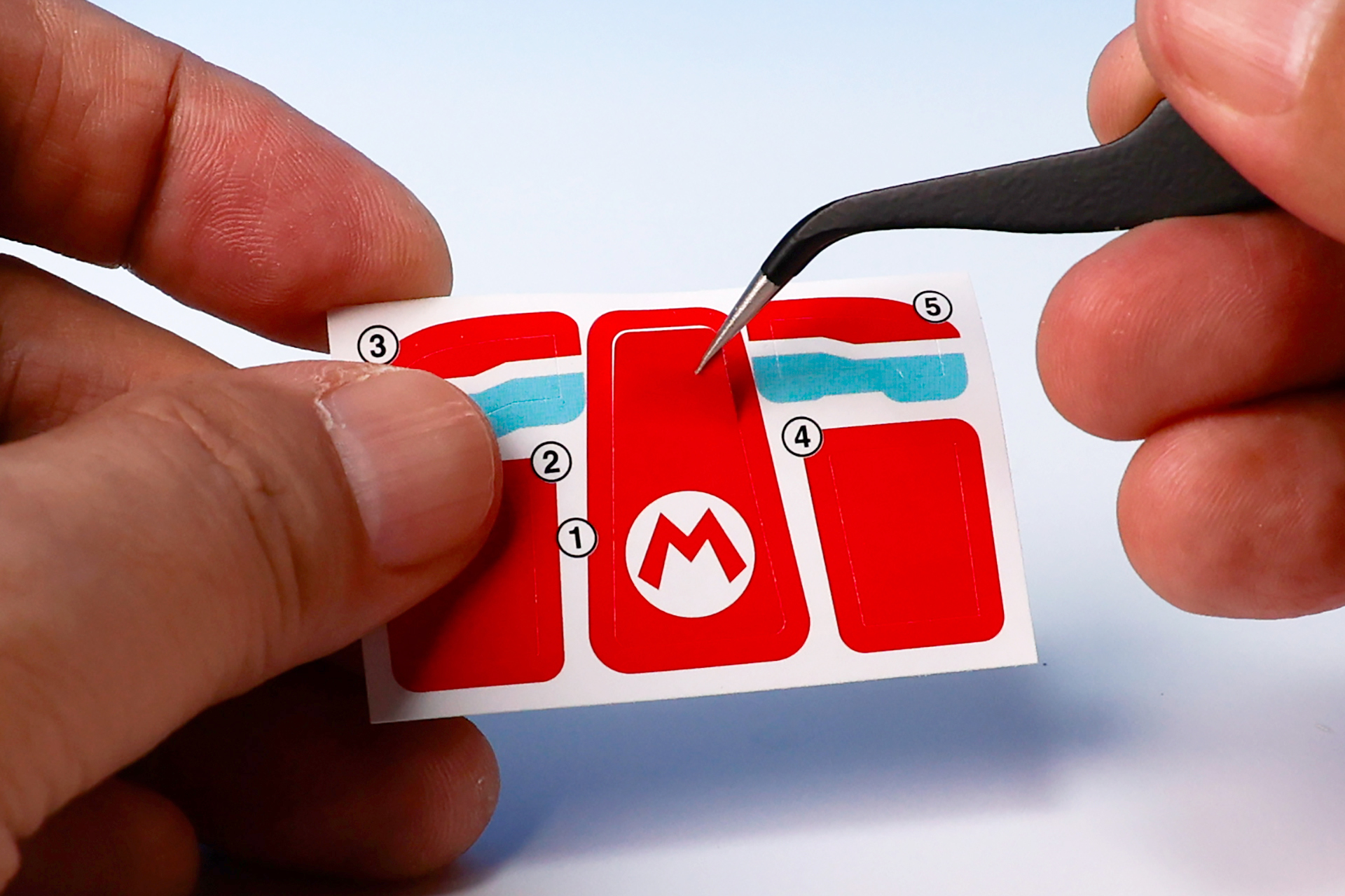 まずはシールを貼っていこう