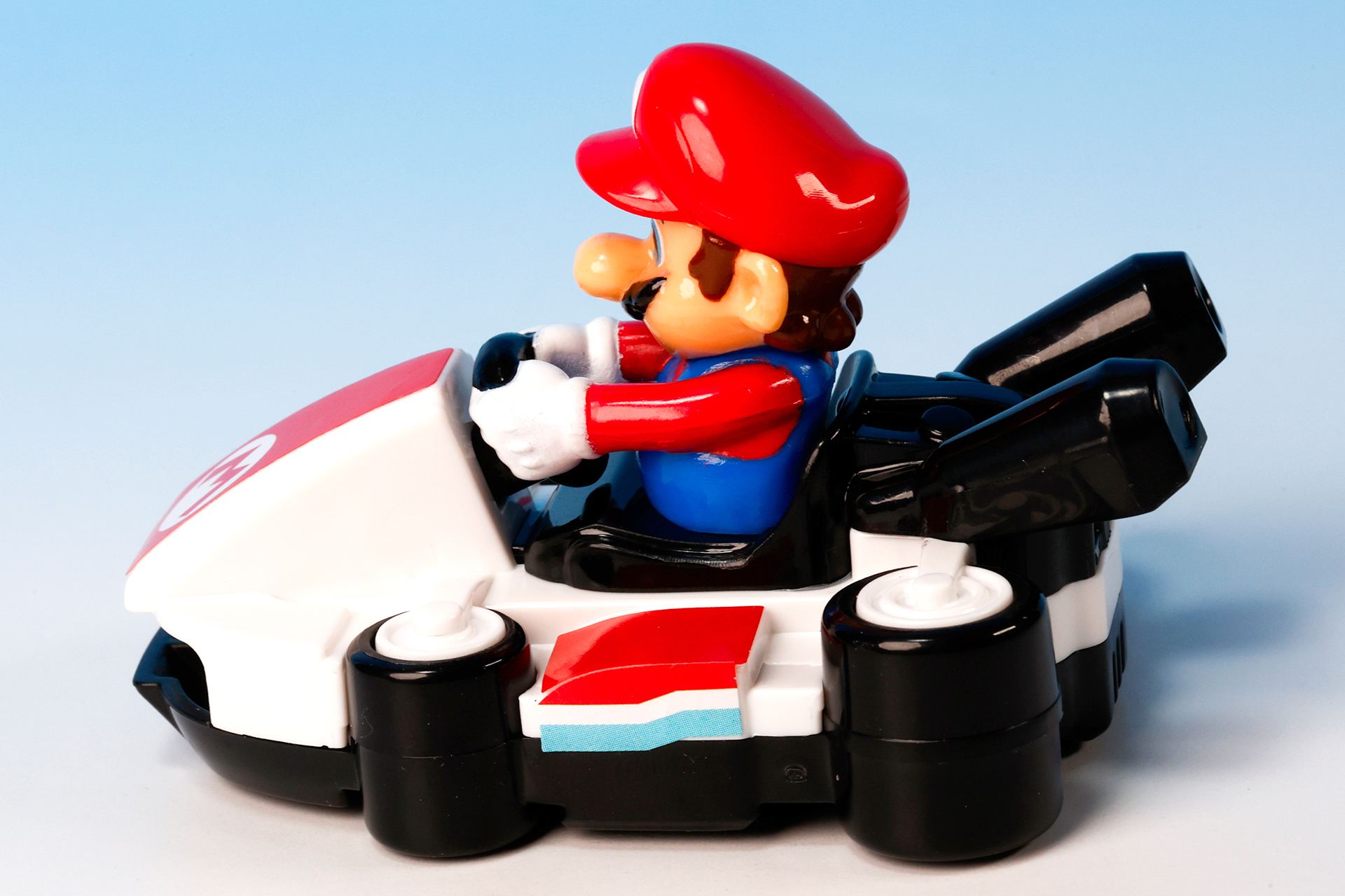 マリオの帽子は少しテカっている