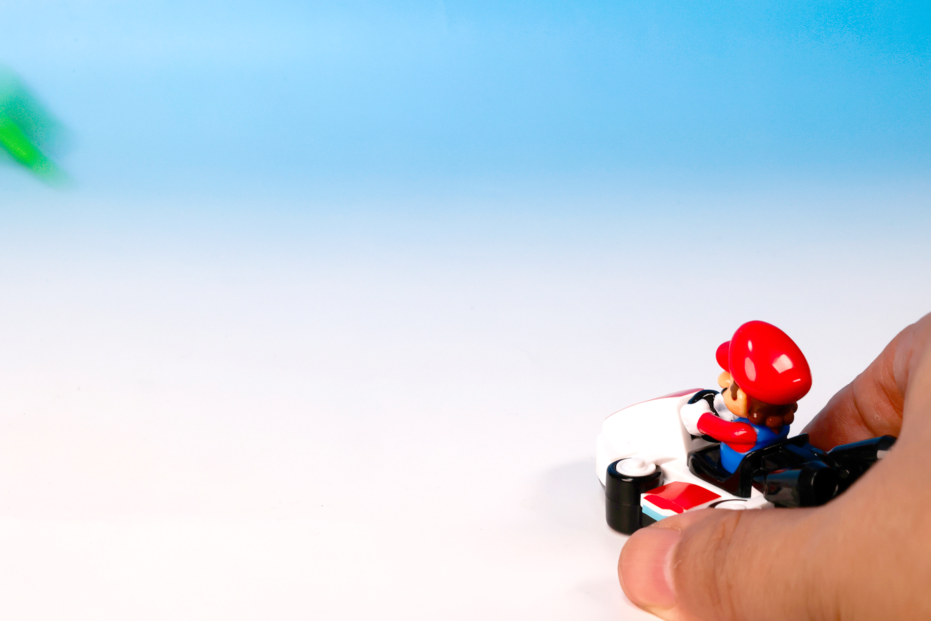 ディスクが勢いよく飛び出していく