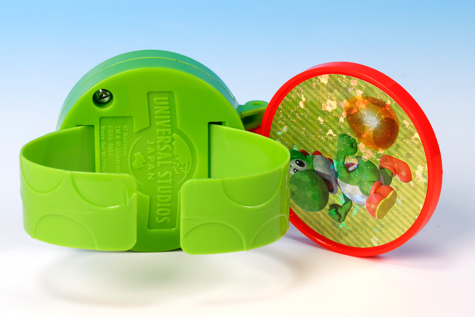 ブレスレットの背面側にはUSJのロゴが描かれている