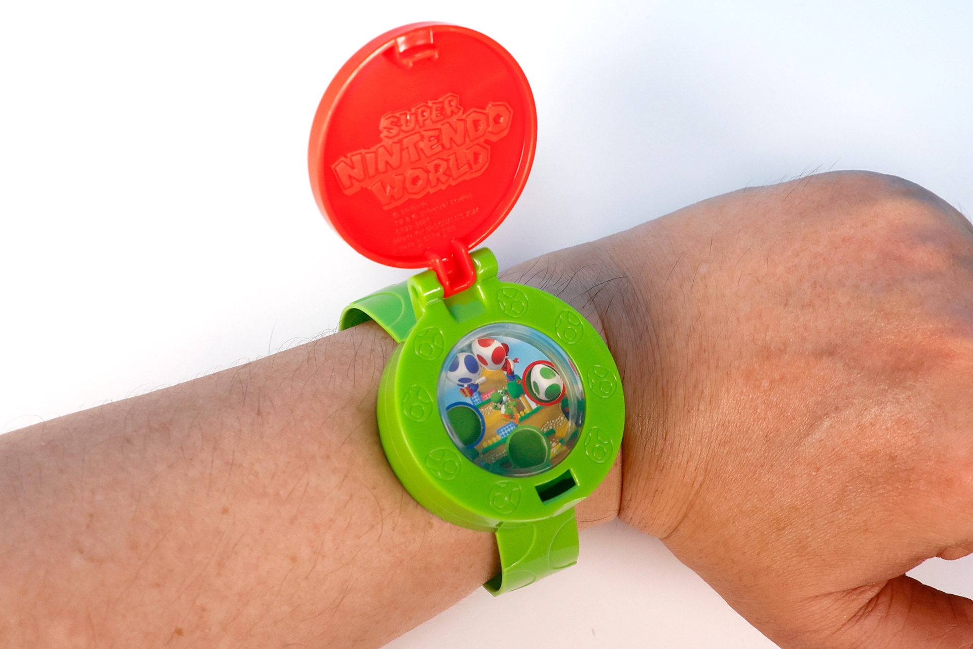 遊ぶときは手首に取り付けよう