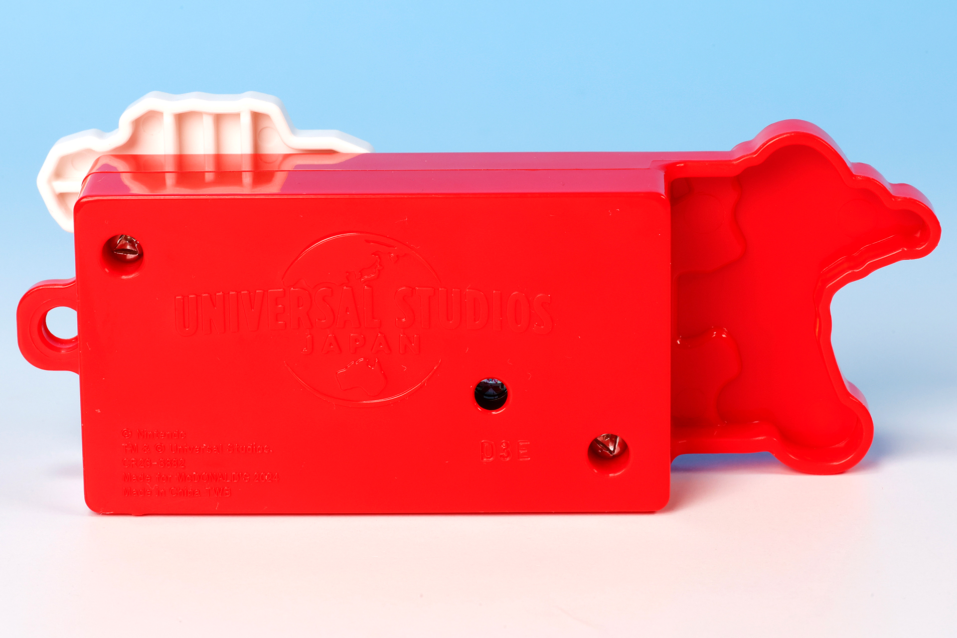 背面側にはUSJのロゴが描かれている