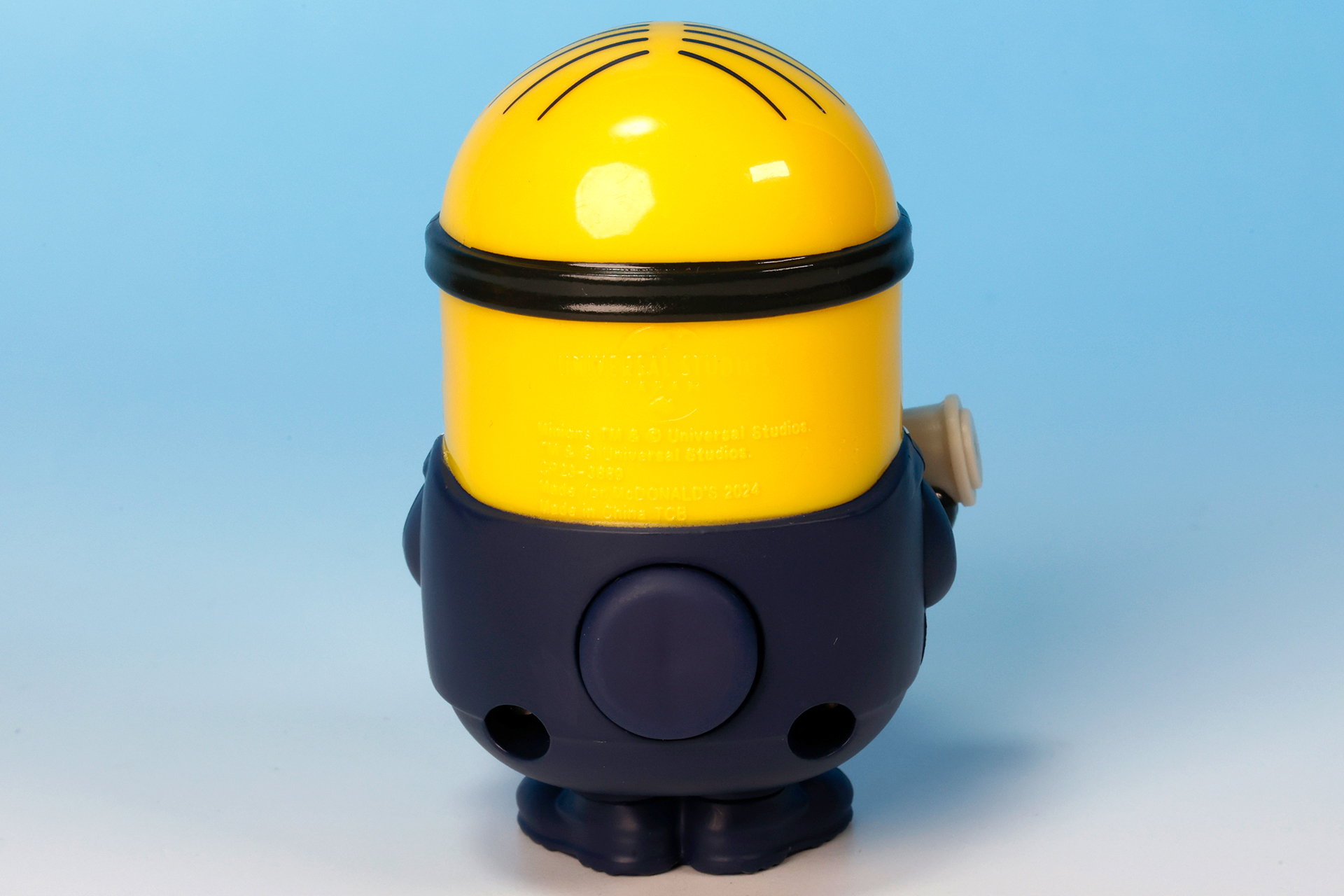 背面には水鉄砲から水を出すときのボタンが設置されている