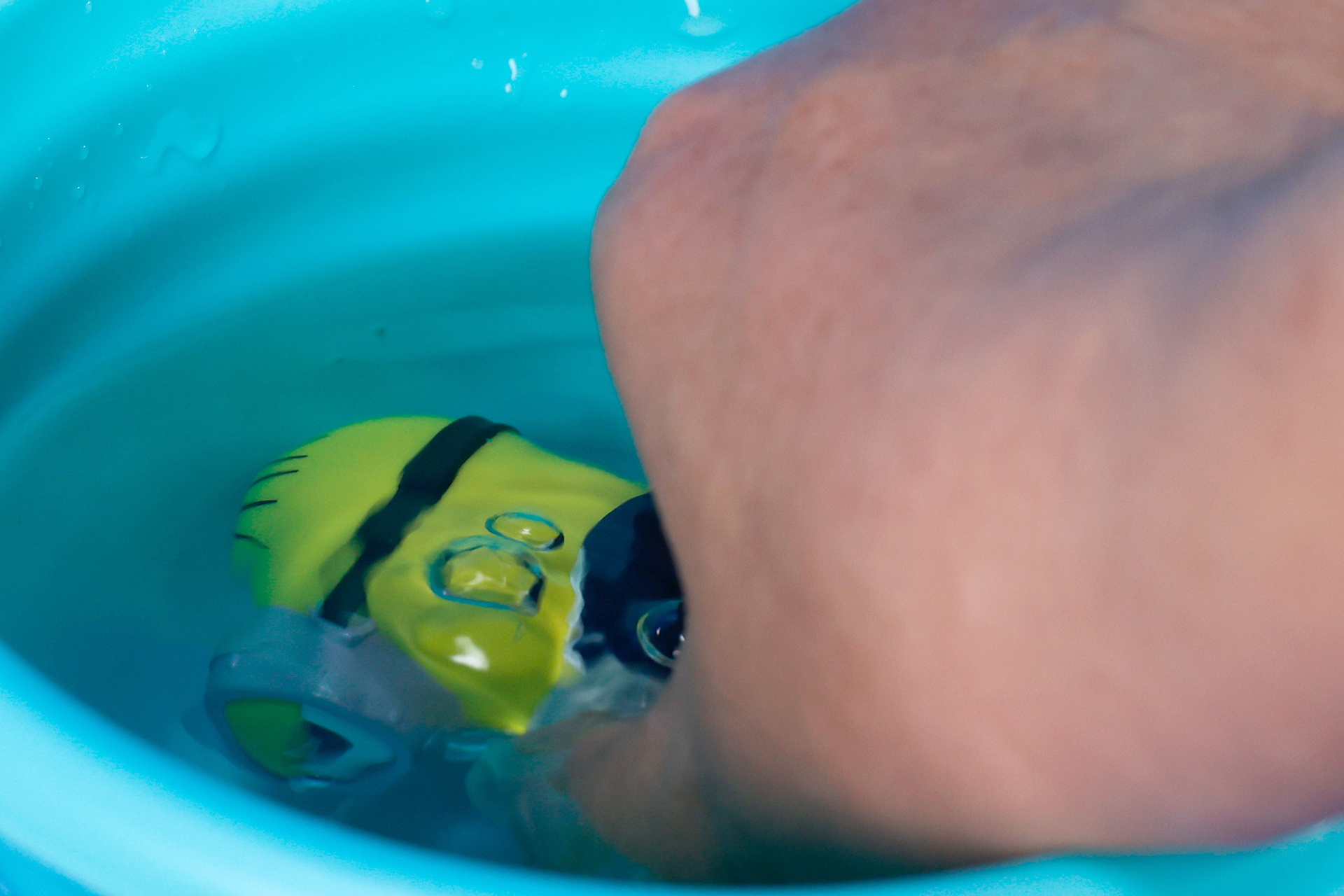 ミニオンの中に水を入れよう