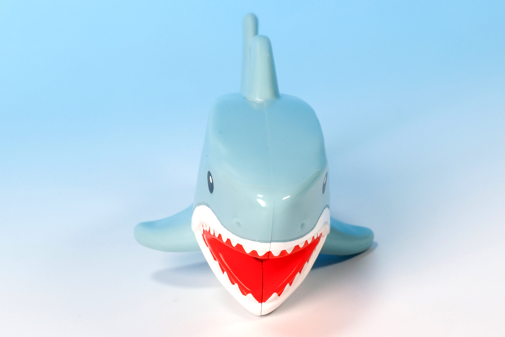 ややマンガチックなジョーズの見た目