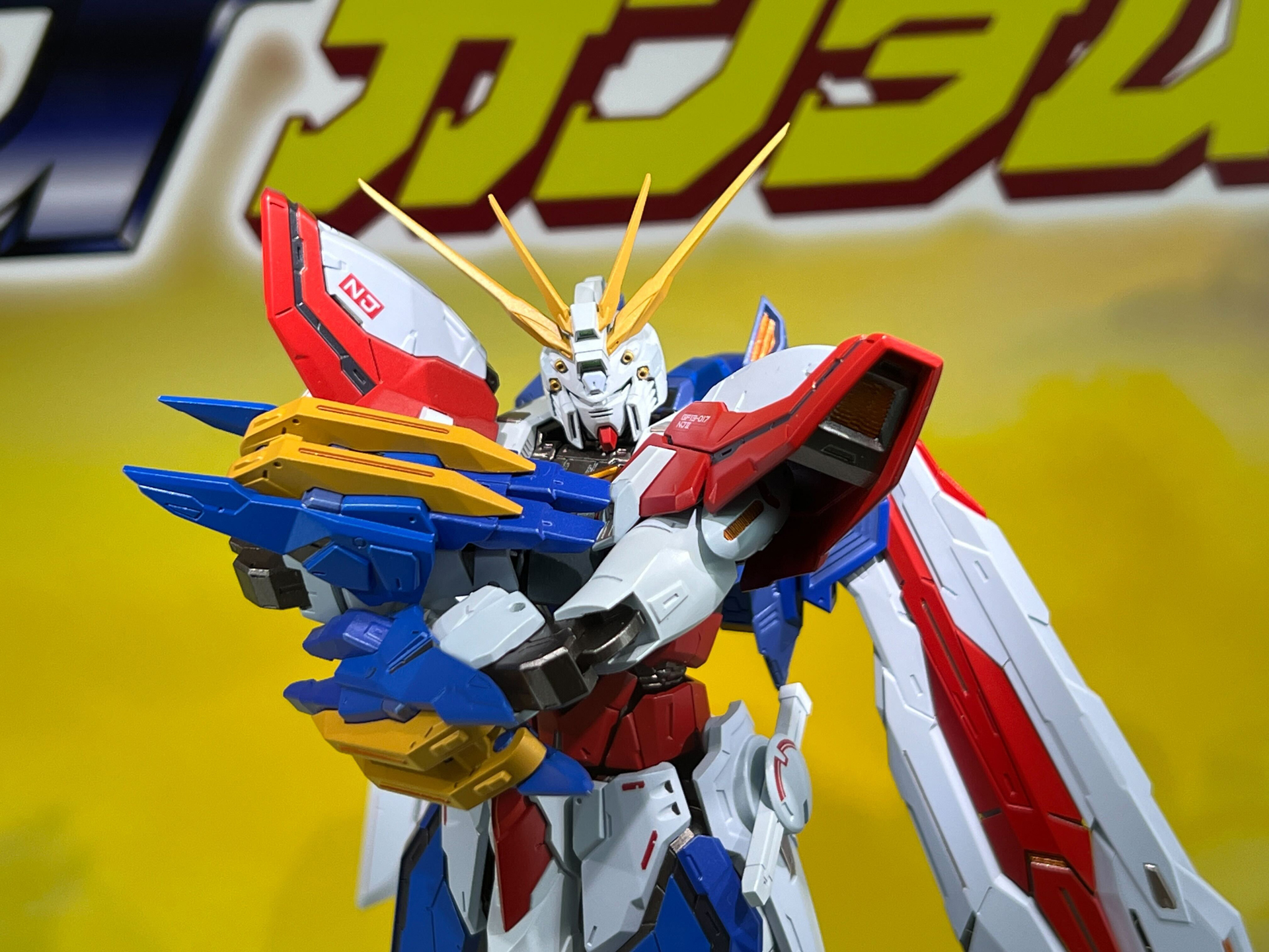 ゴッドガンダムとして強い印象のある腕組みポーズで展示